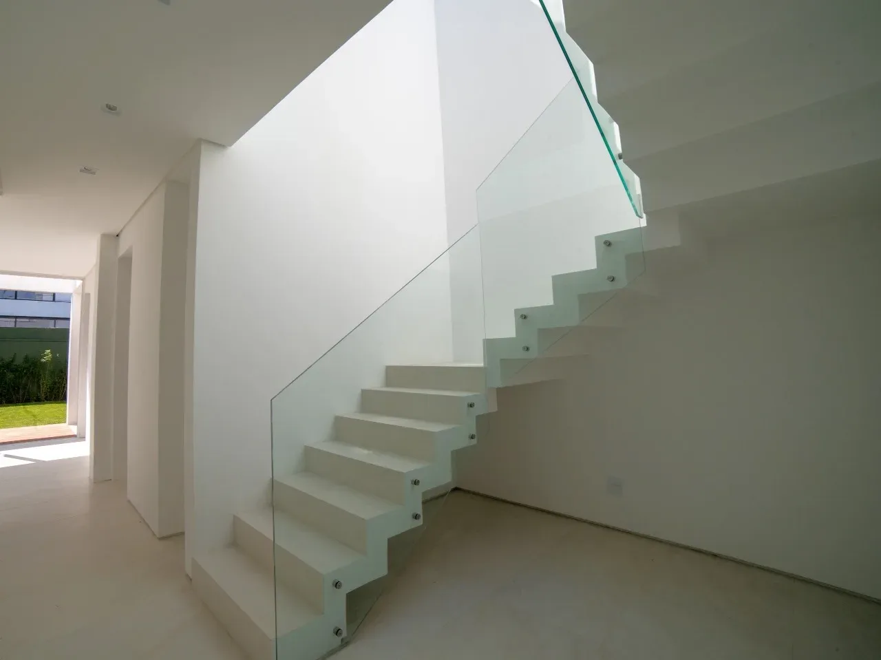 Red Park: Luxury House with Winter Garden in Rio Vermelho — photo 12