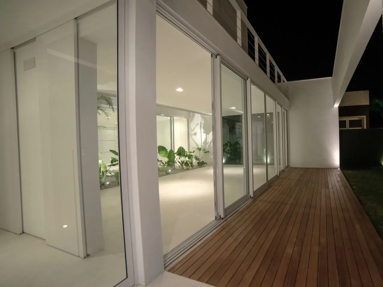 Red Park: Luxury House with Winter Garden in Rio Vermelho — photo 27