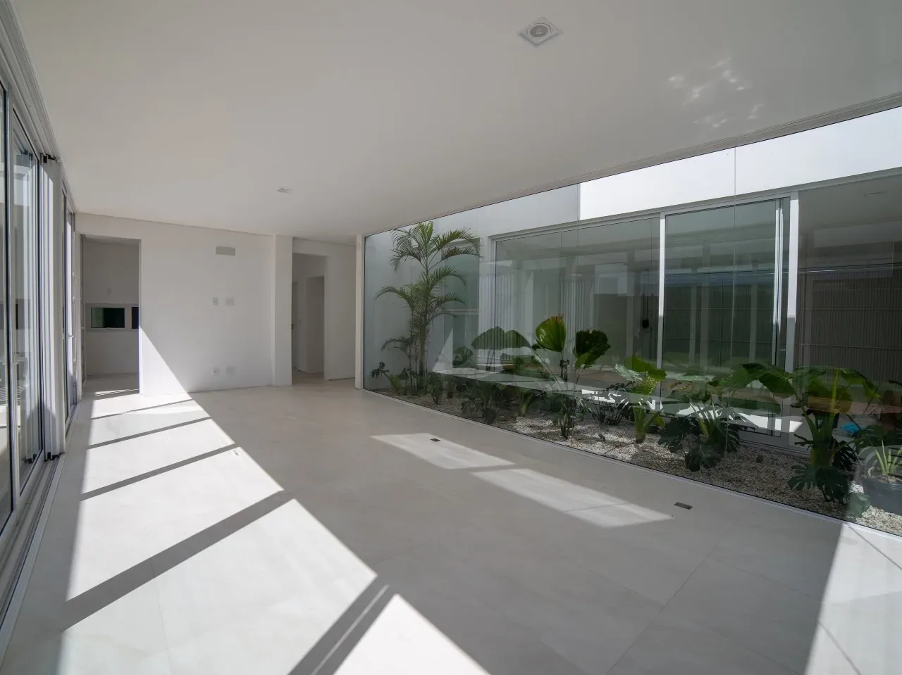 Red Park: Luxury House with Winter Garden in Rio Vermelho — photo 5