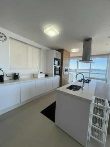 Infinity Blue: Luxury Oceanfront Apartment in Centro — photo 3