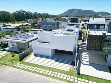 Red Park: Luxury House with Winter Garden in Rio Vermelho — photo 3