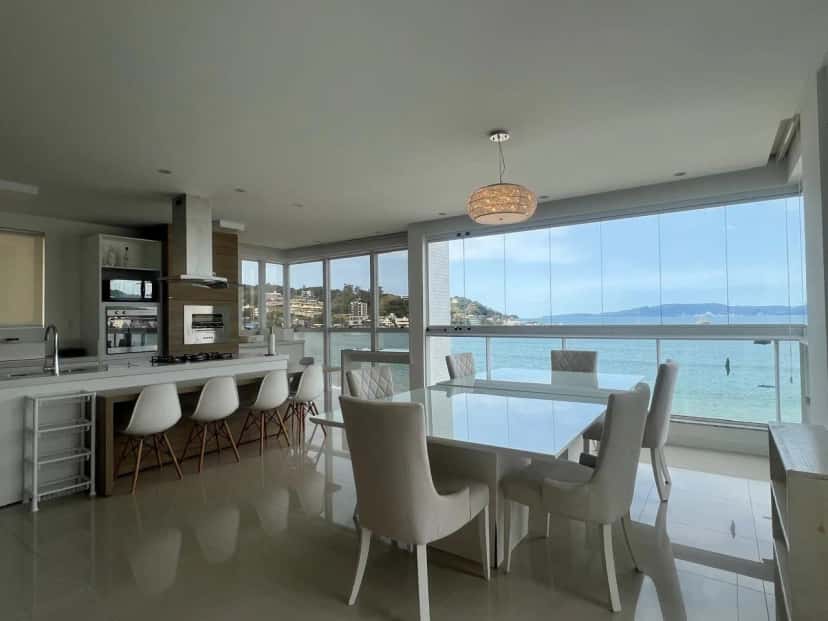 Infinity Blue: Luxury Oceanfront Apartment in Centro