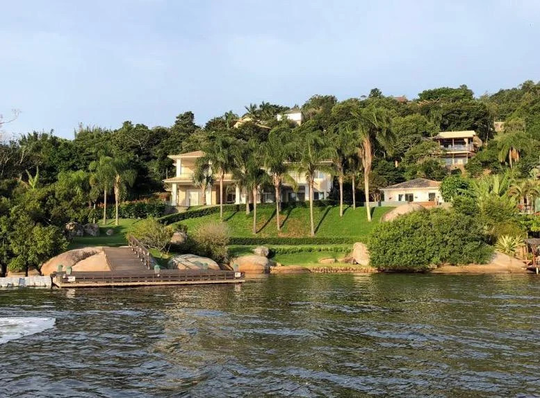 Florianópolis Luxury Property: A Strategic Analysis