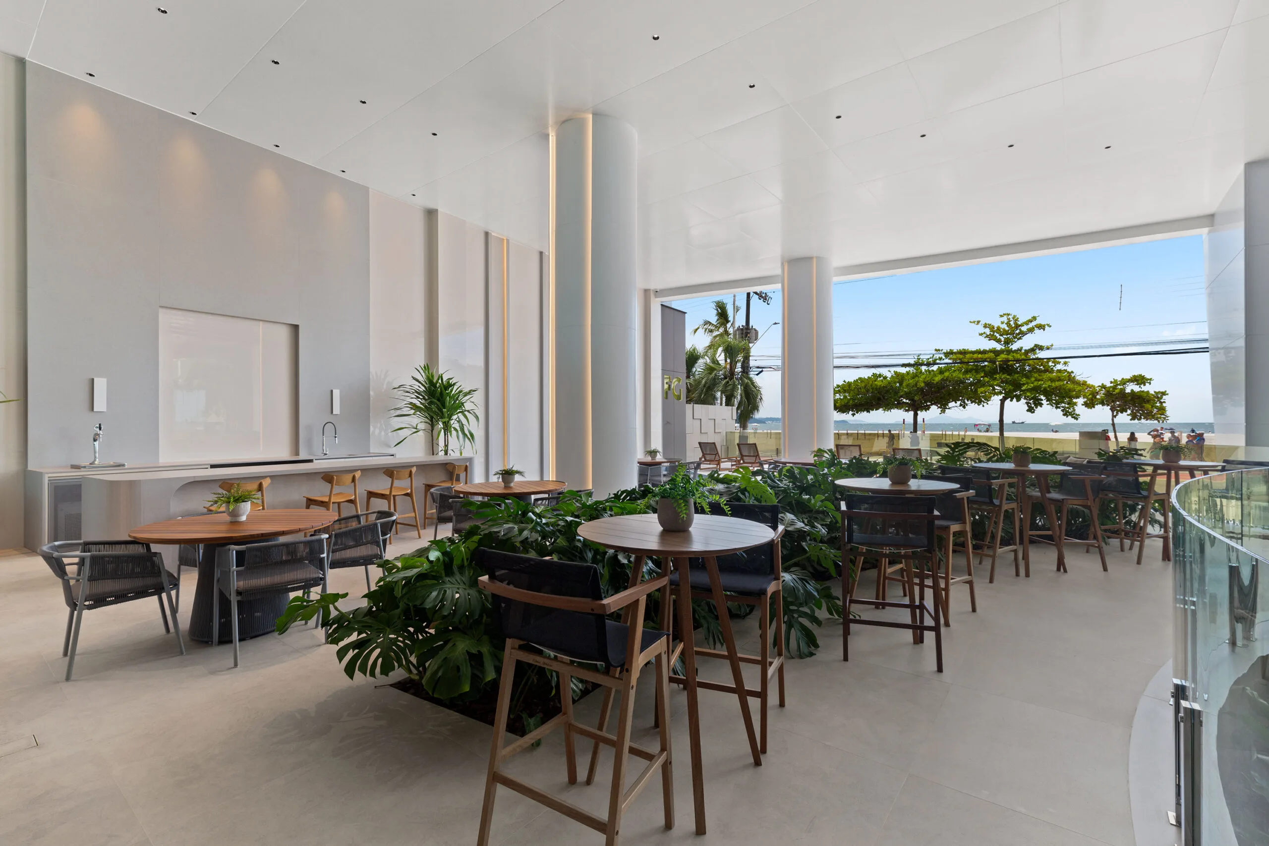 One Tower: Ultra-Luxury Apartment in Barra Sul