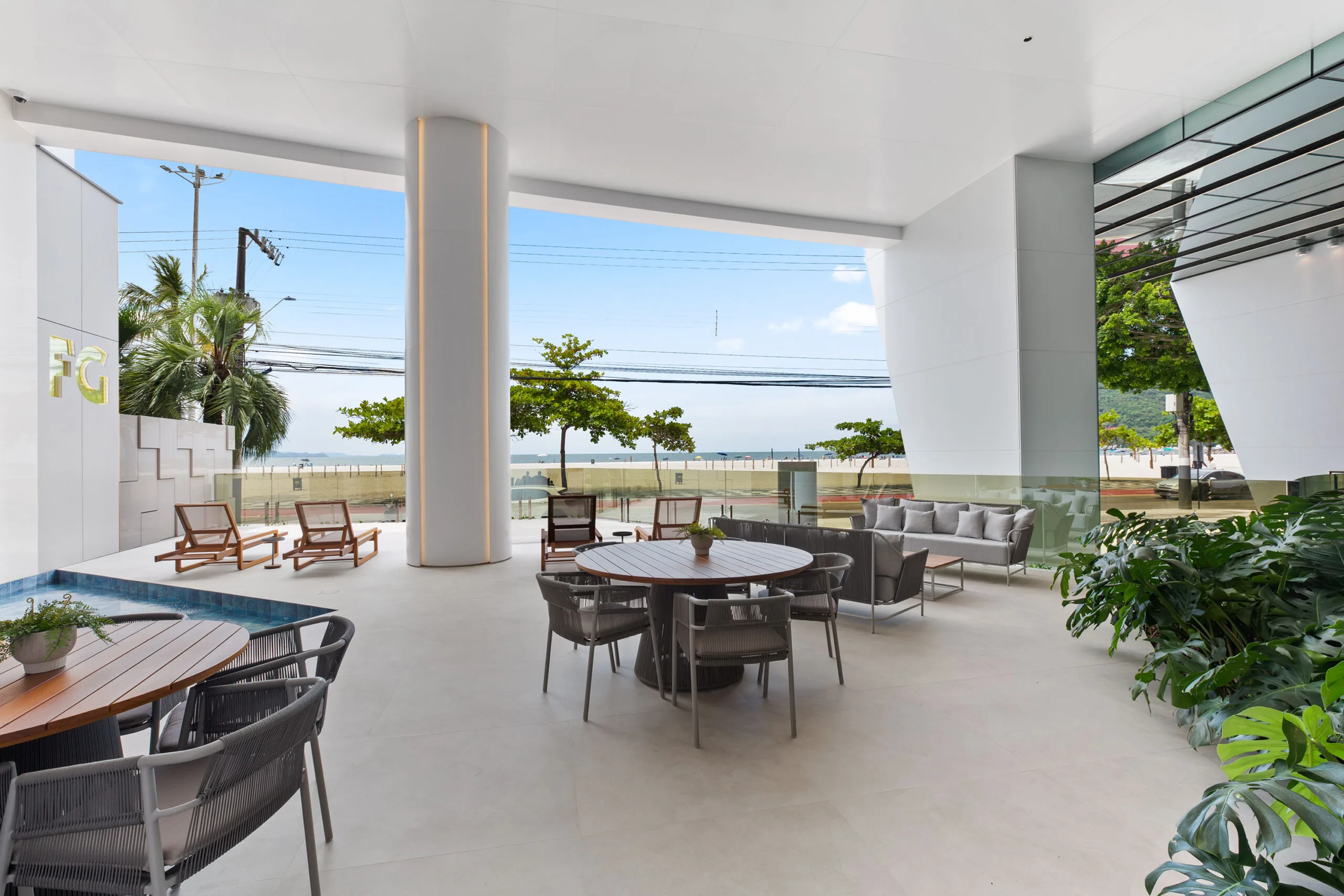 One Tower: Ultra-Luxury Apartment in Barra Sul