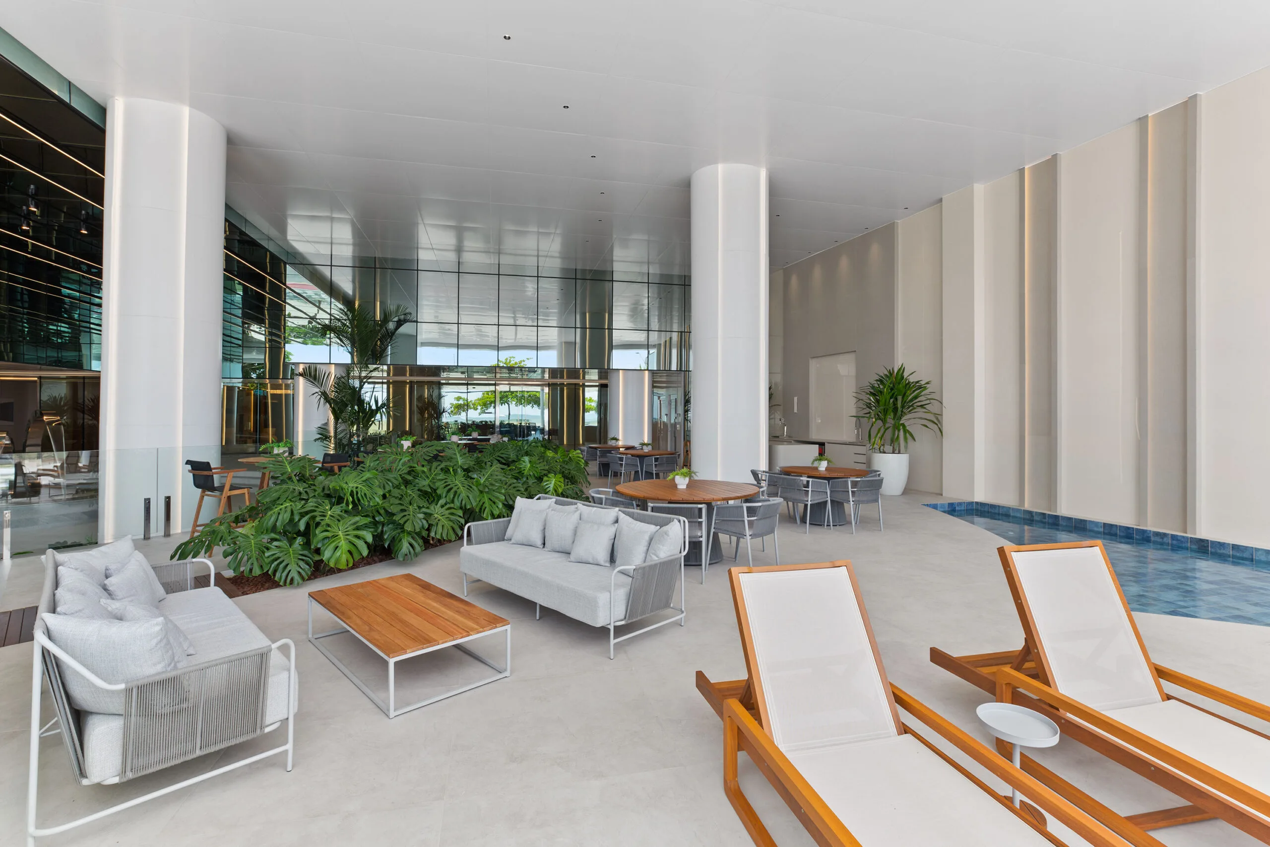 One Tower: Ultra-Luxury Apartment in Barra Sul