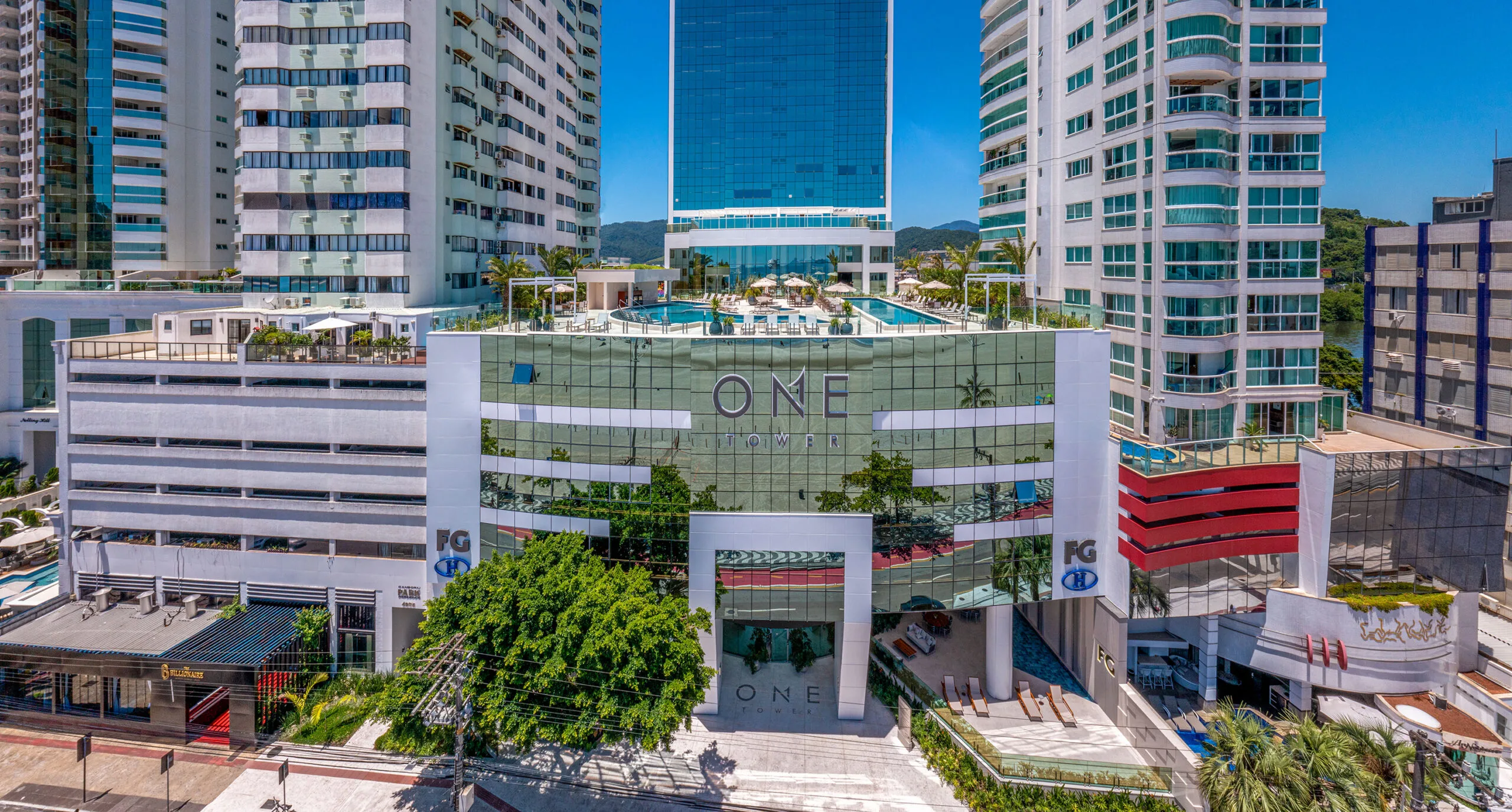 One Tower: Ultra-Luxury Apartment in Barra Sul