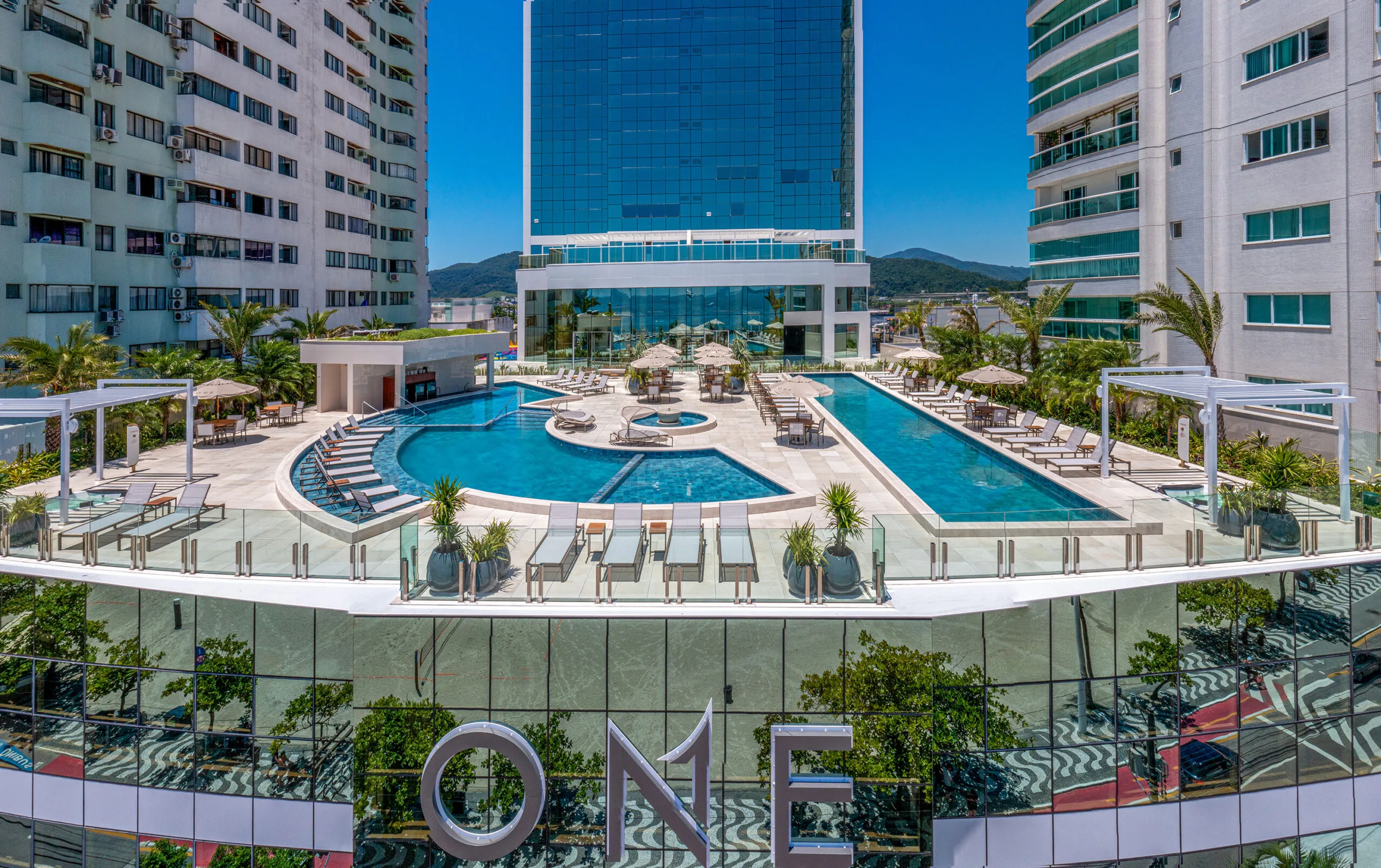 One Tower: Ultra-Luxury Apartment in Barra Sul