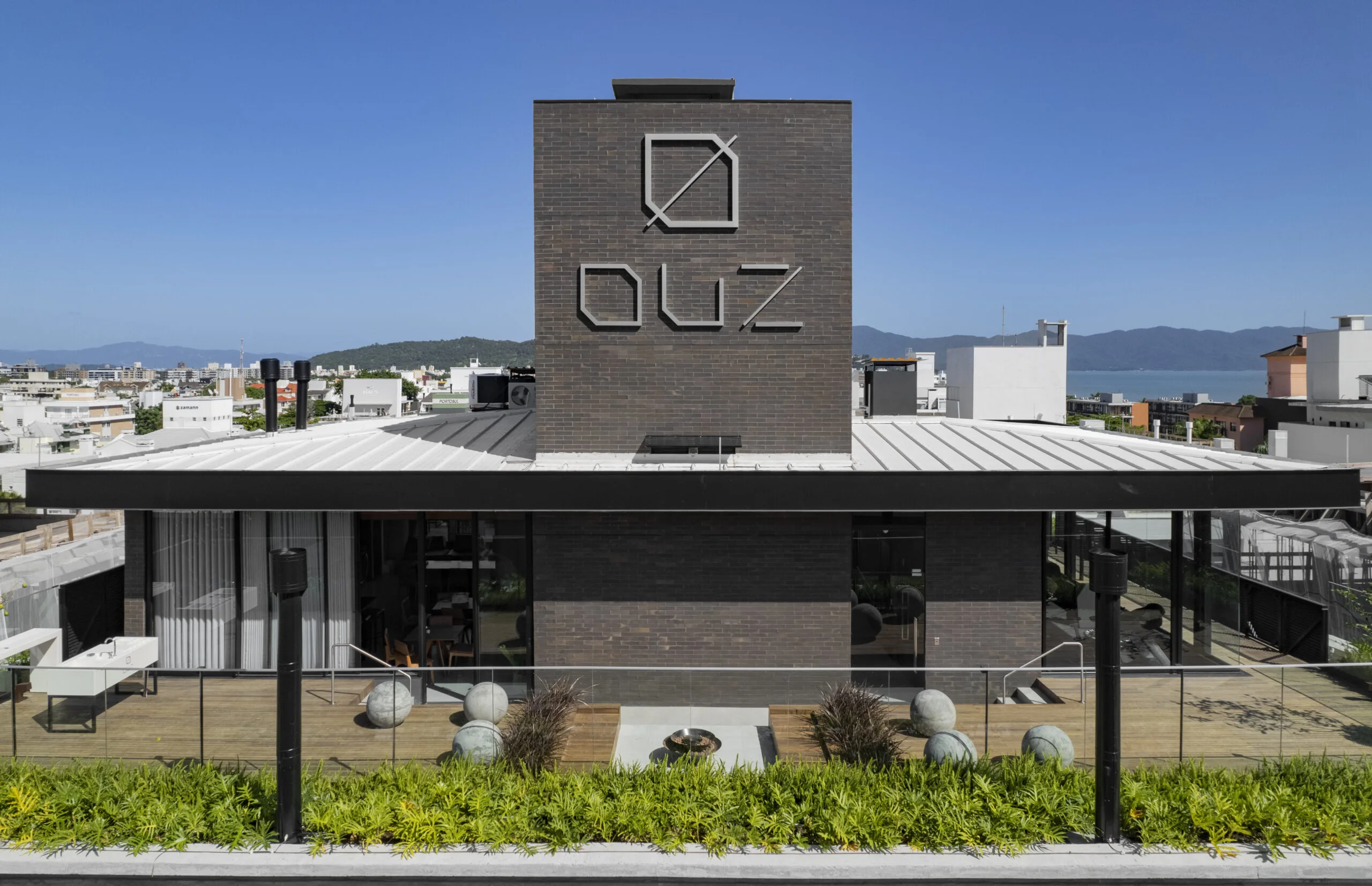SOHO Jurerê: Luxury Apartment with Rooftop Terrace in Florianópolis