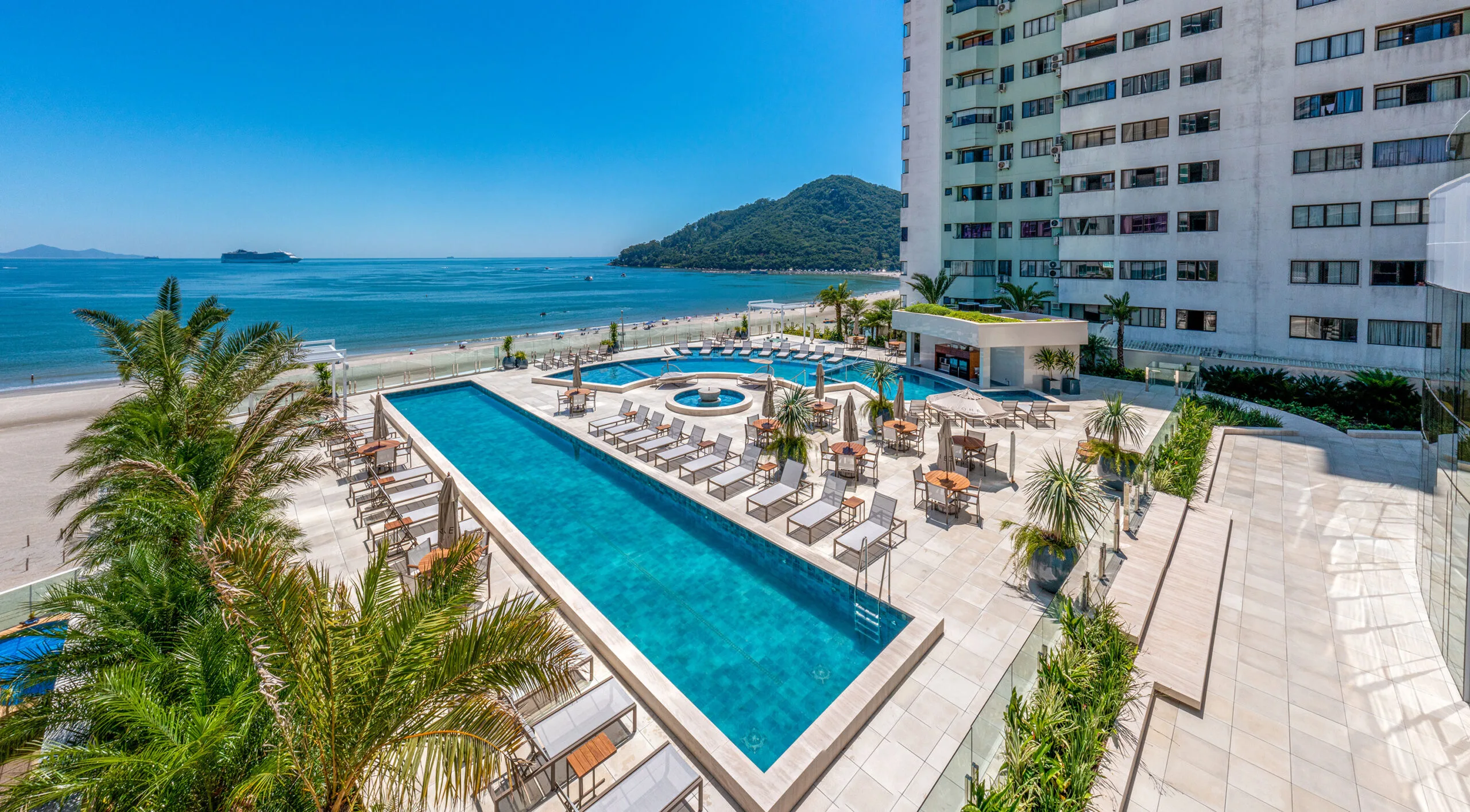 One Tower: Ultra-Luxury Apartment in Barra Sul