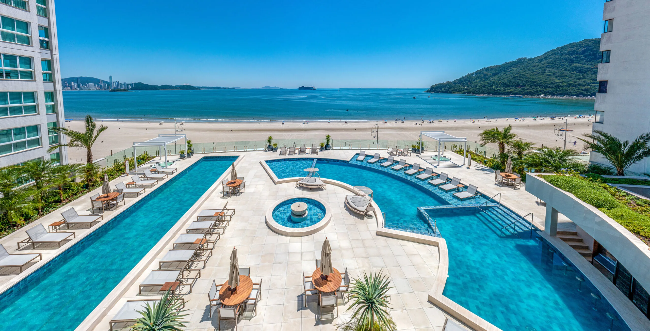 One Tower: Ultra-Luxury Apartment in Barra Sul