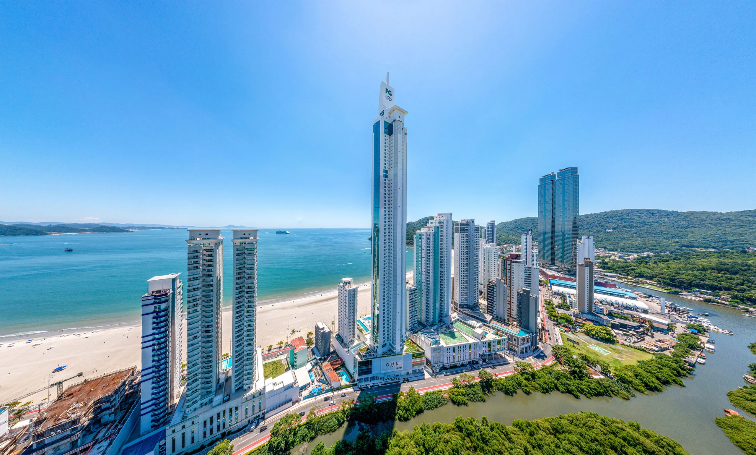 One Tower: Ultra-Luxury Apartment in Barra Sul