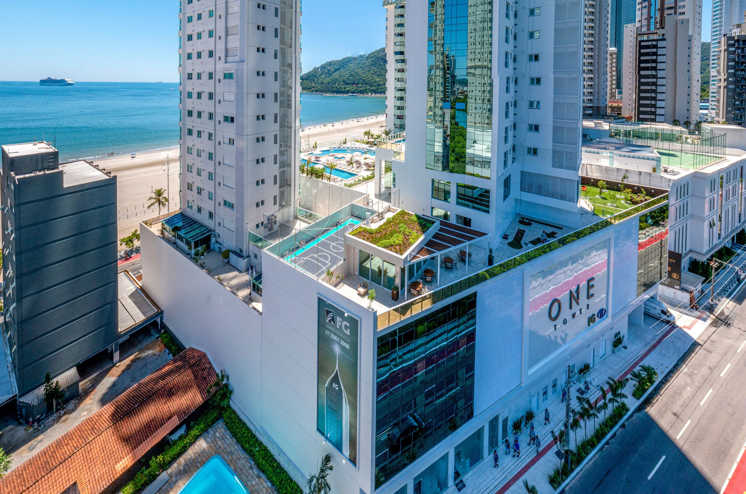 One Tower: Ultra-Luxury Apartment in Barra Sul