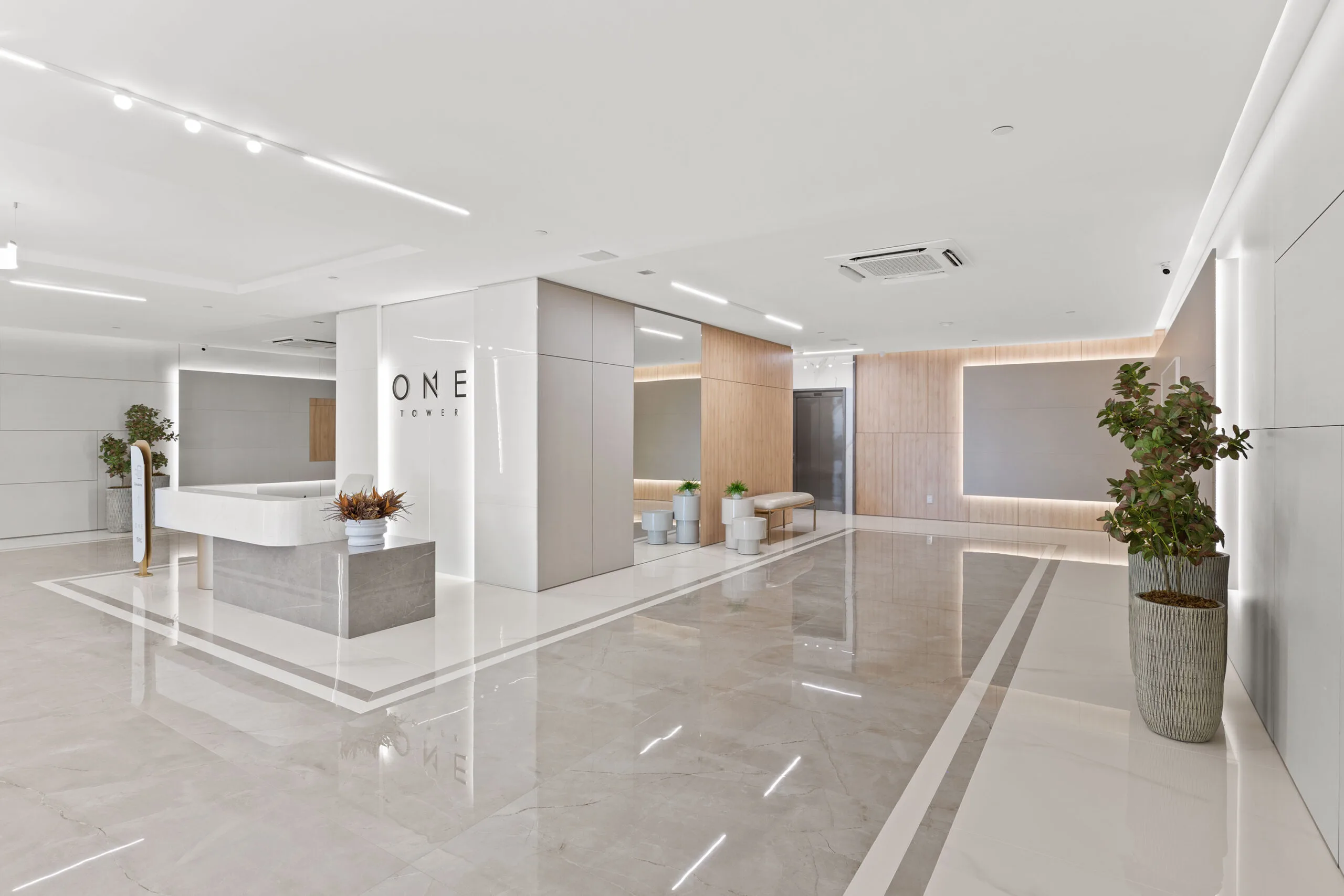 One Tower: Ultra-Luxury Apartment in Barra Sul