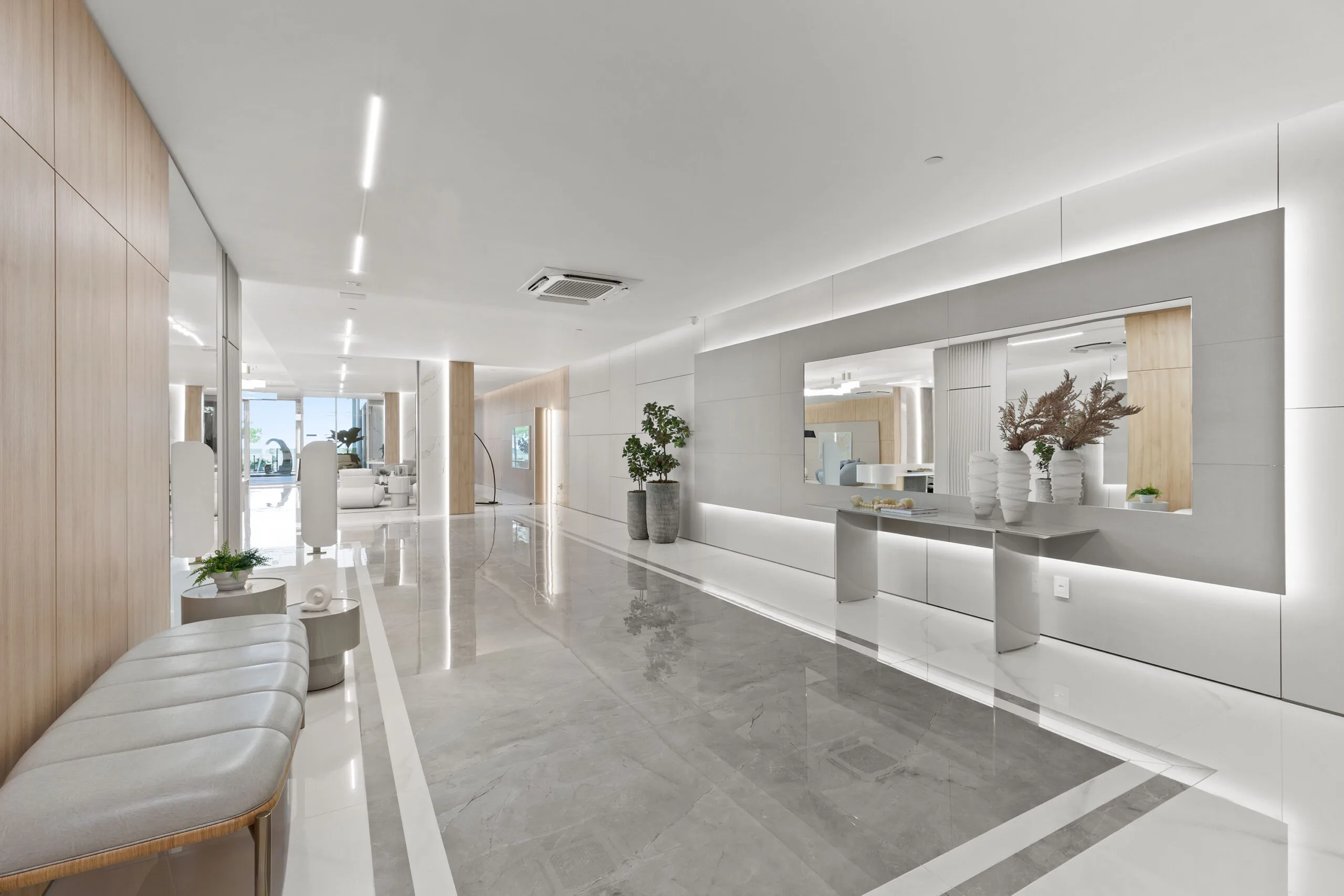 One Tower: Ultra-Luxury Apartment in Barra Sul