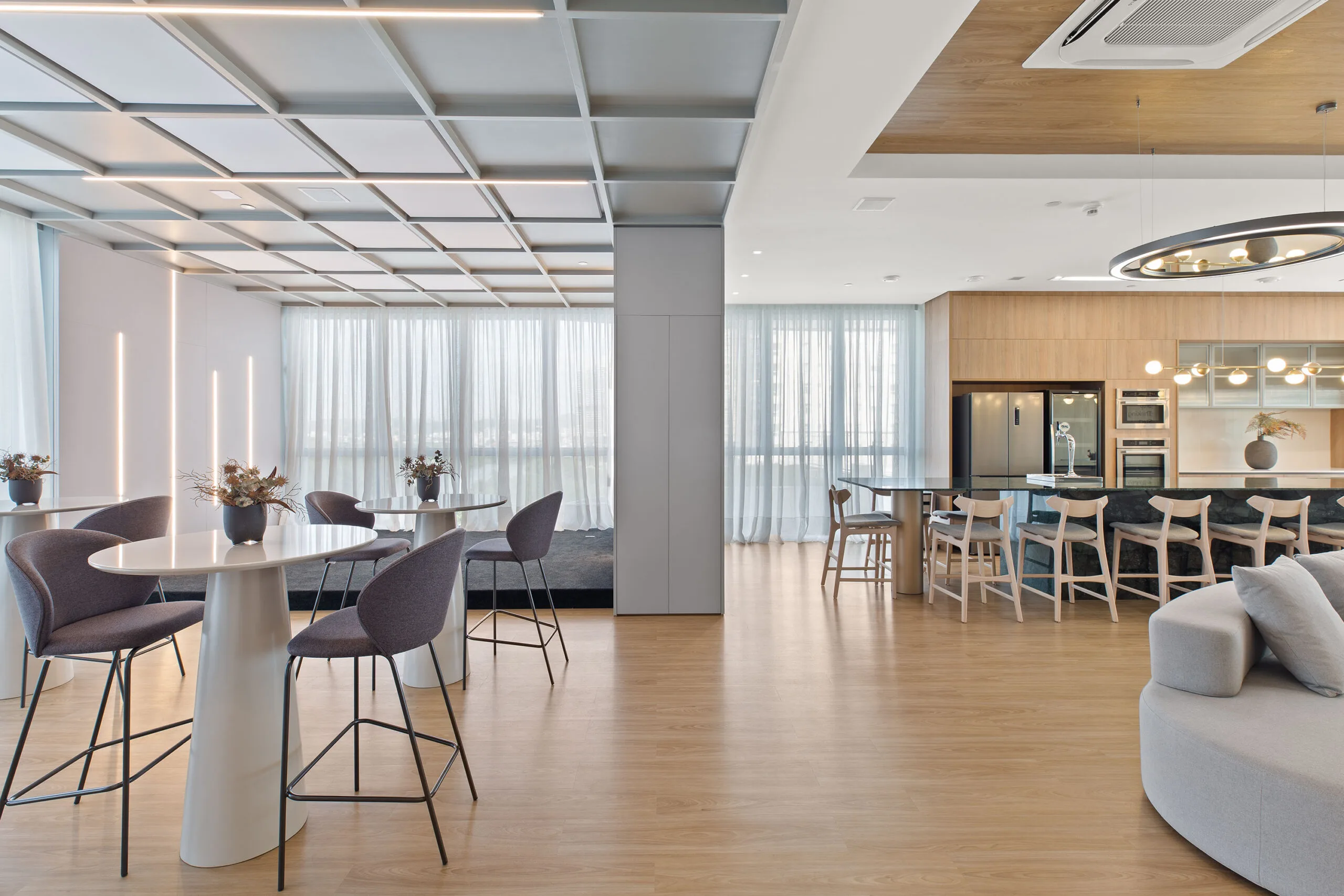 One Tower: Ultra-Luxury Apartment in Barra Sul