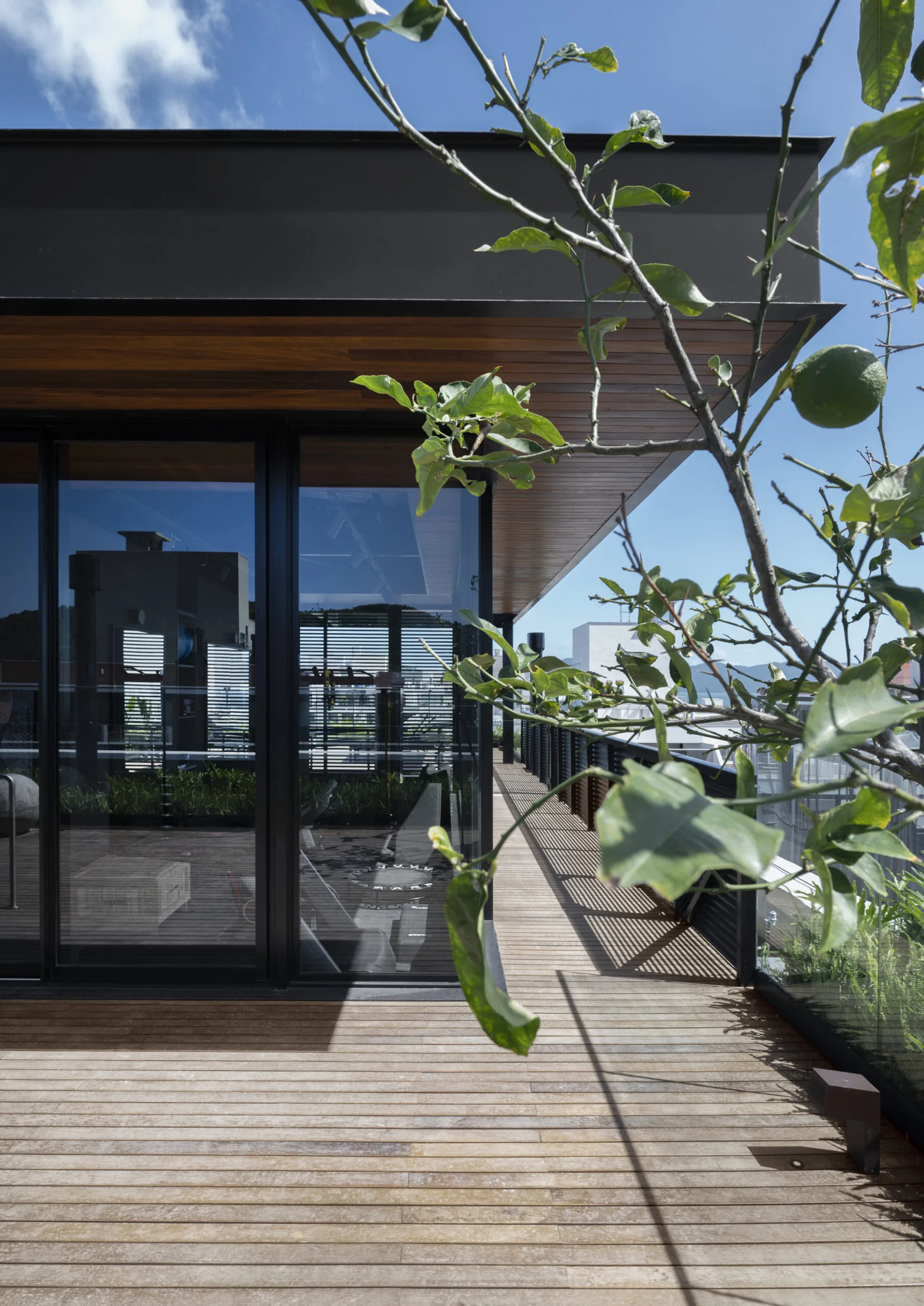 SOHO Jurerê: Luxury Apartment with Rooftop Terrace in Florianópolis