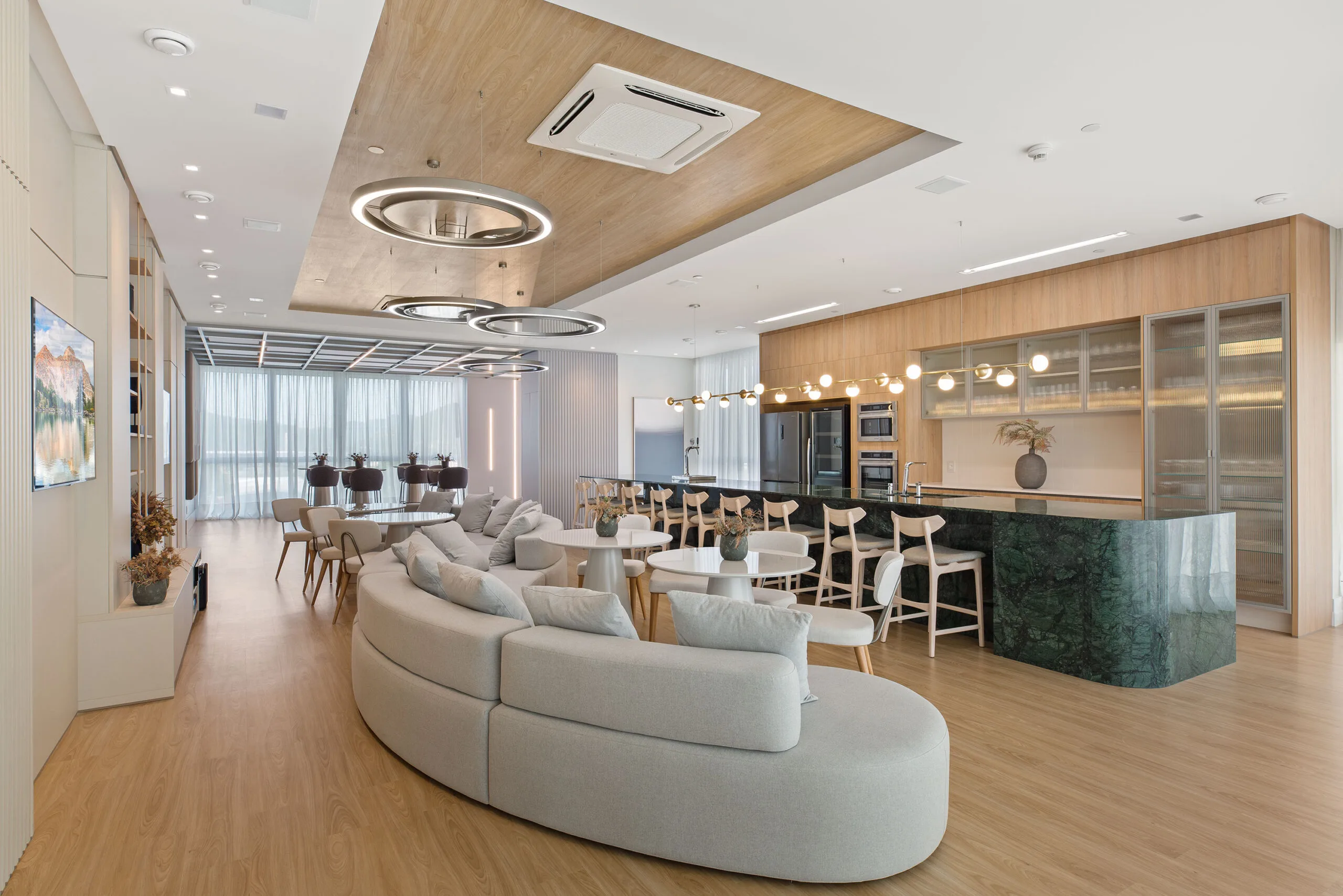 One Tower: Ultra-Luxury Apartment in Barra Sul