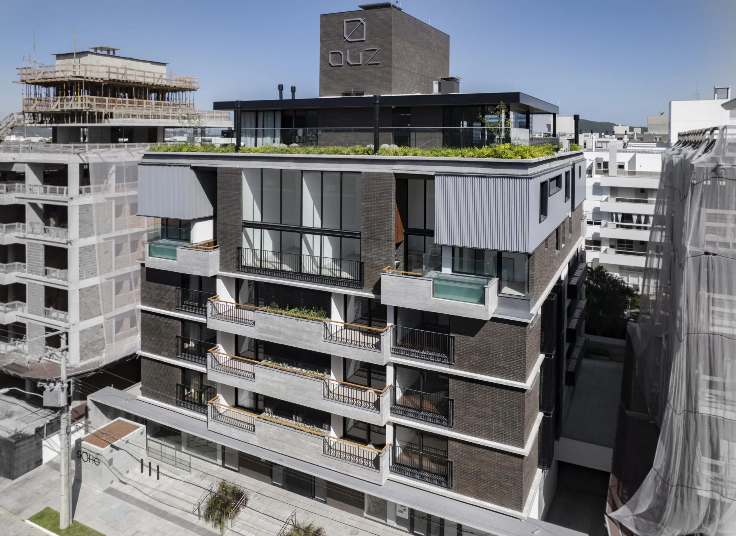 SOHO Jurerê: Luxury Apartment with Rooftop Terrace in Florianópolis
