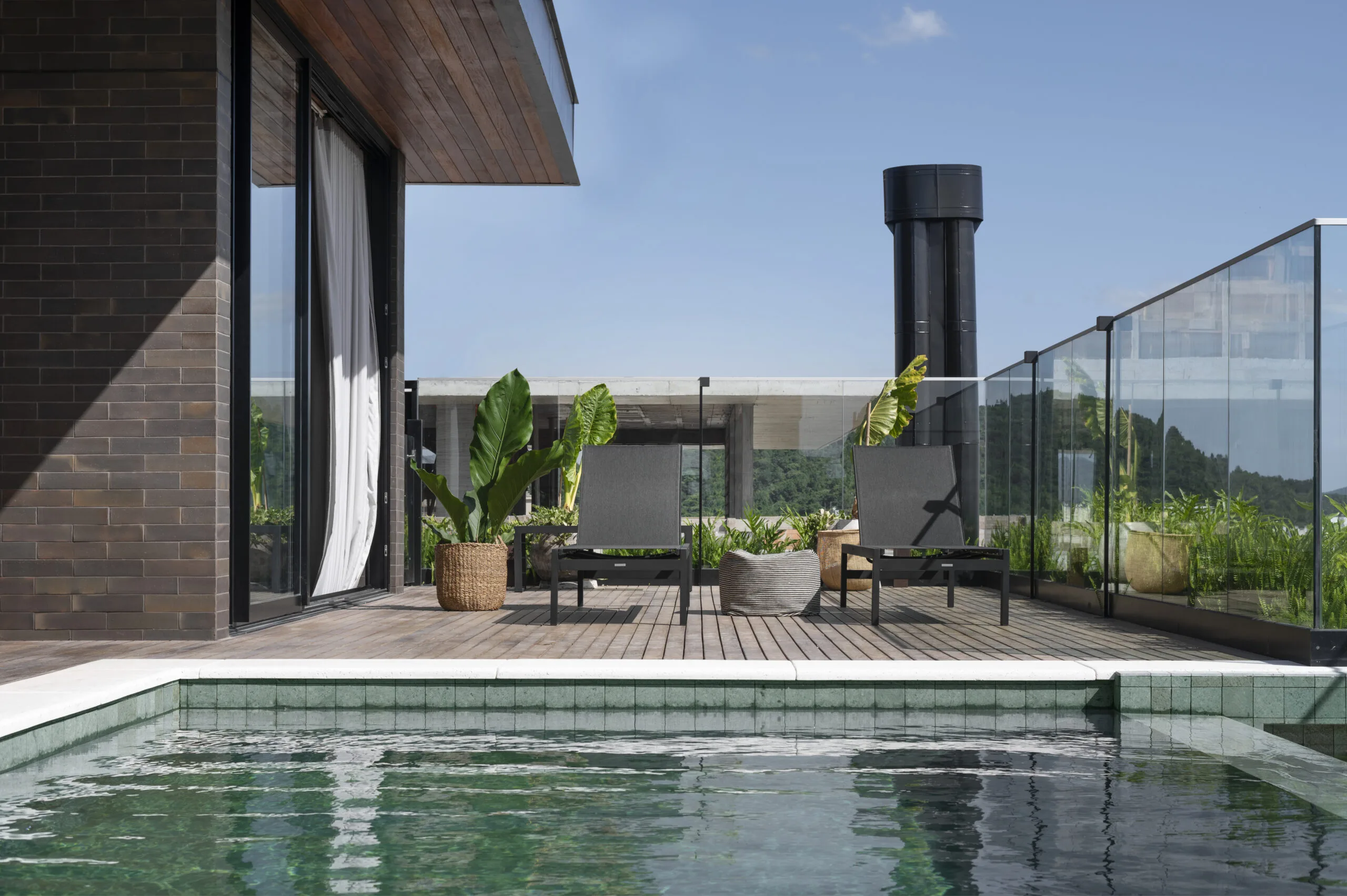 SOHO Jurerê: Luxury Apartment with Rooftop Terrace in Florianópolis