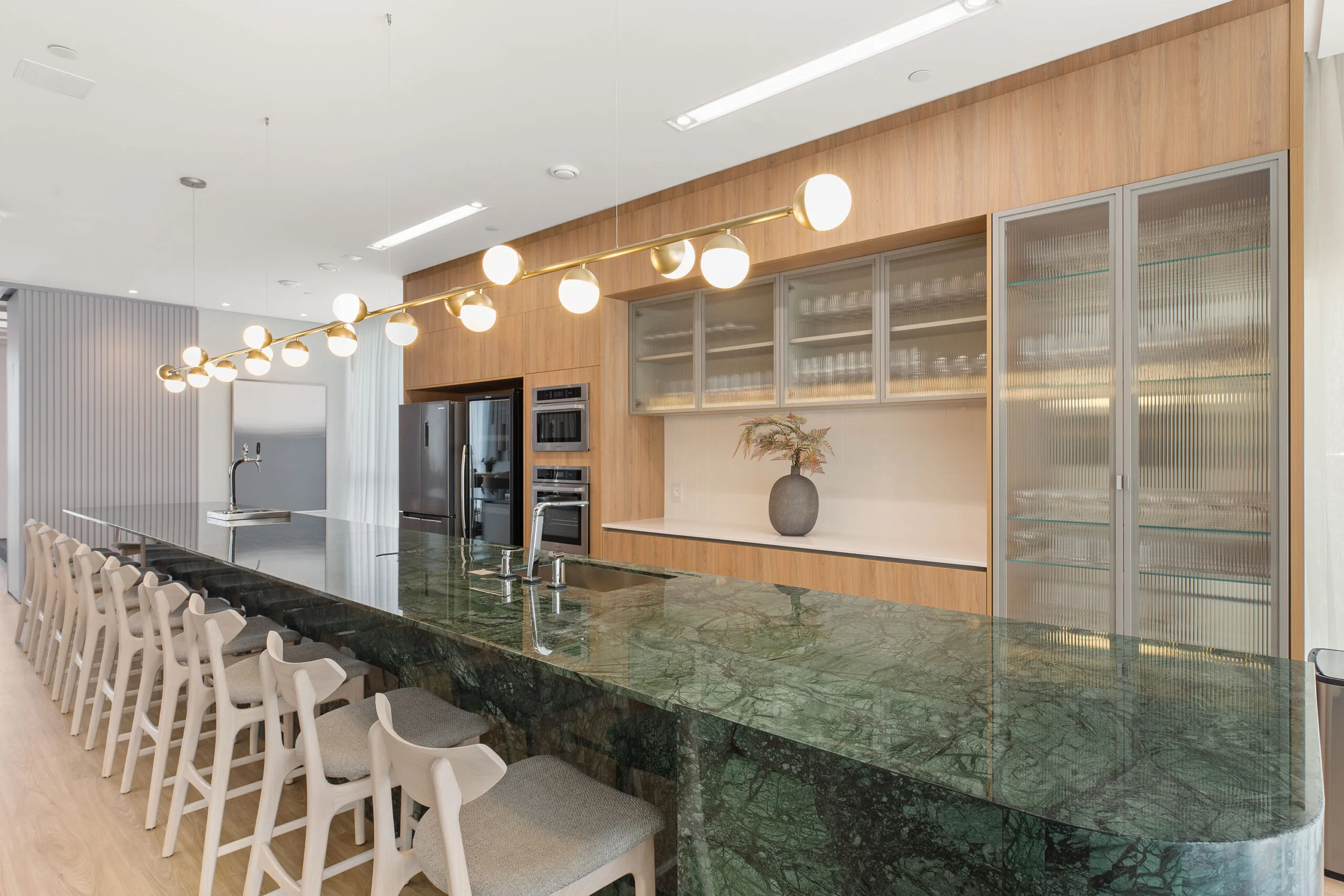 One Tower: Ultra-Luxury Apartment in Barra Sul