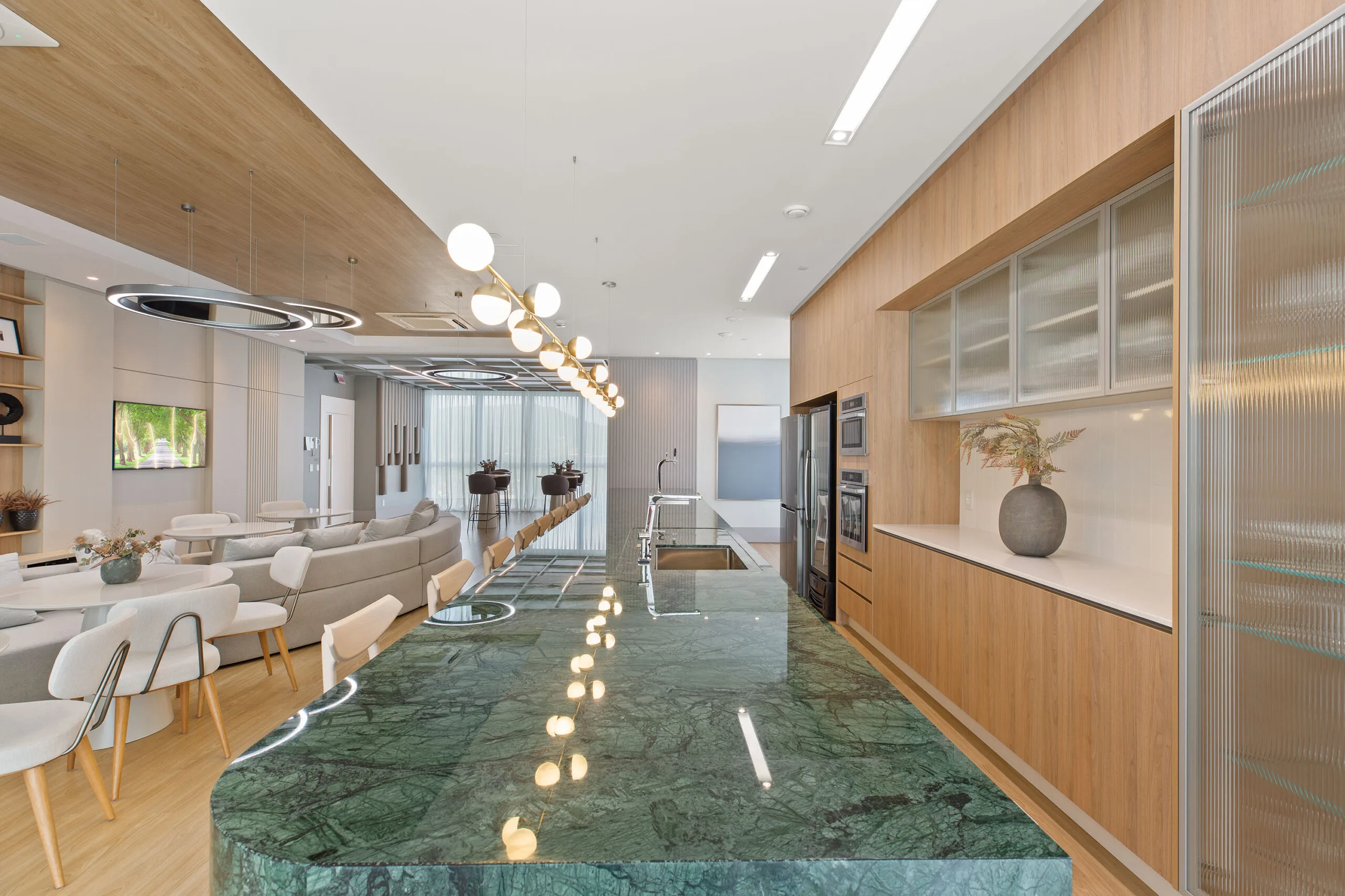 One Tower: Ultra-Luxury Apartment in Barra Sul