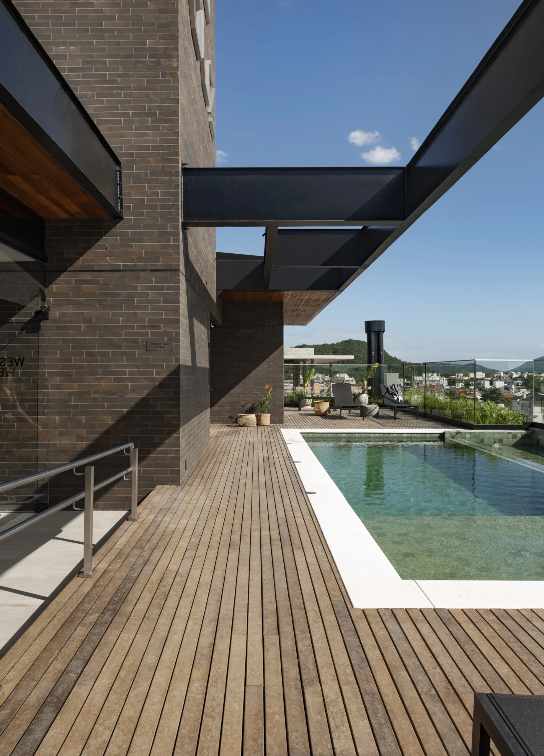 SOHO Jurerê: Luxury Apartment with Rooftop Terrace in Florianópolis