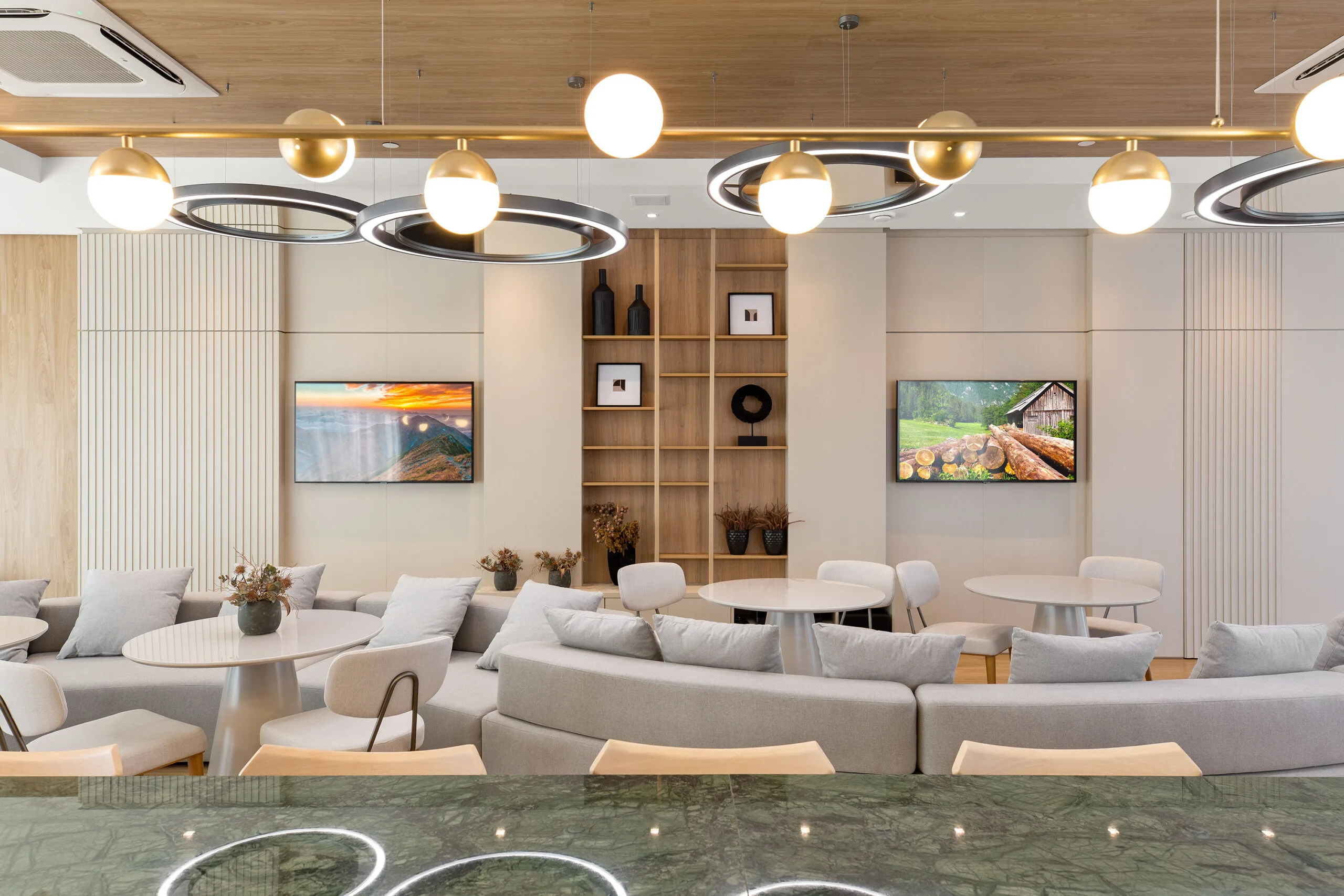 One Tower: Ultra-Luxury Apartment in Barra Sul