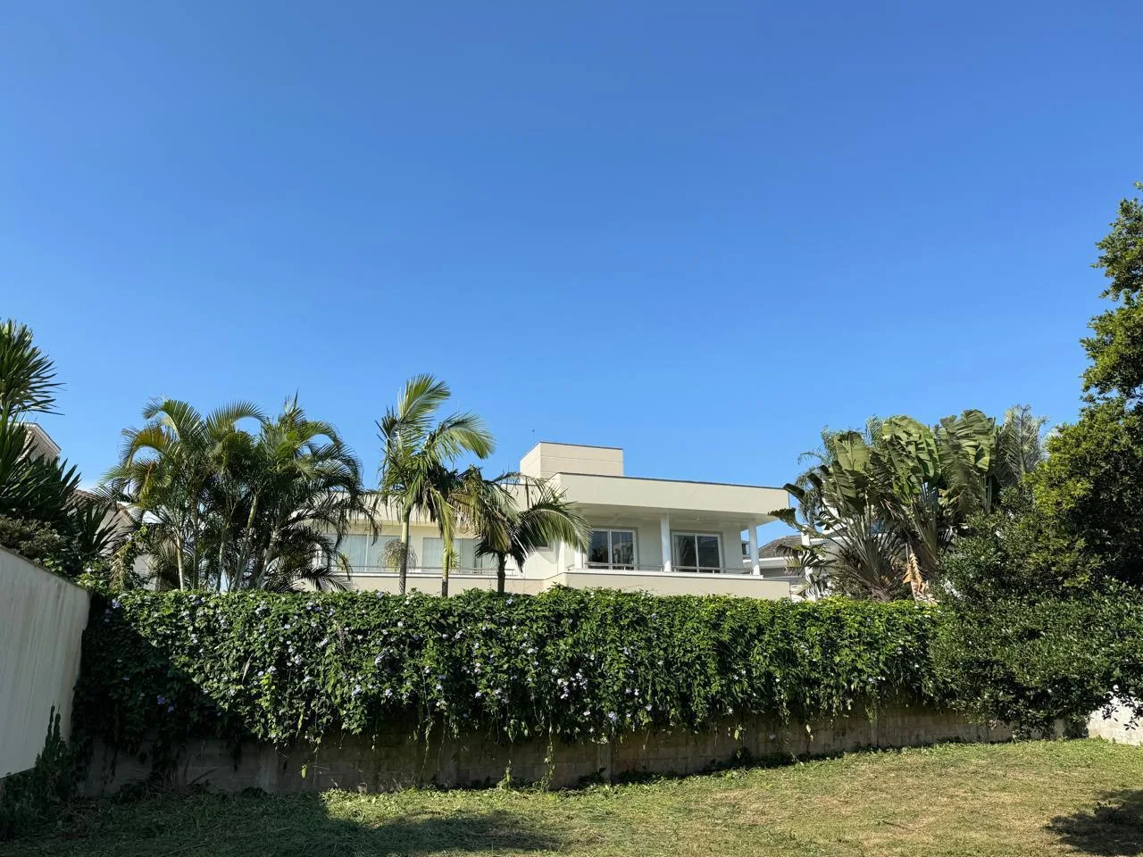 Jurerê Internacional: Ultra-Luxury Residence with Private Pool in Florianópolis