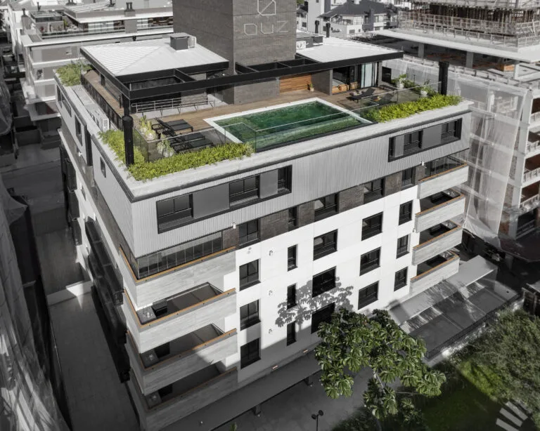 SOHO Jurerê: Luxury Apartment with Rooftop Terrace in Florianópolis — Jurerê, Florianópolis