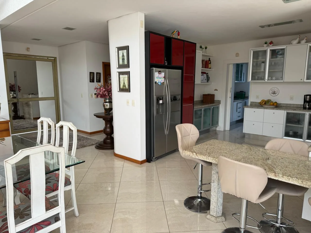 Jurerê Internacional: Ultra-Luxury Residence with Private Pool in Florianópolis