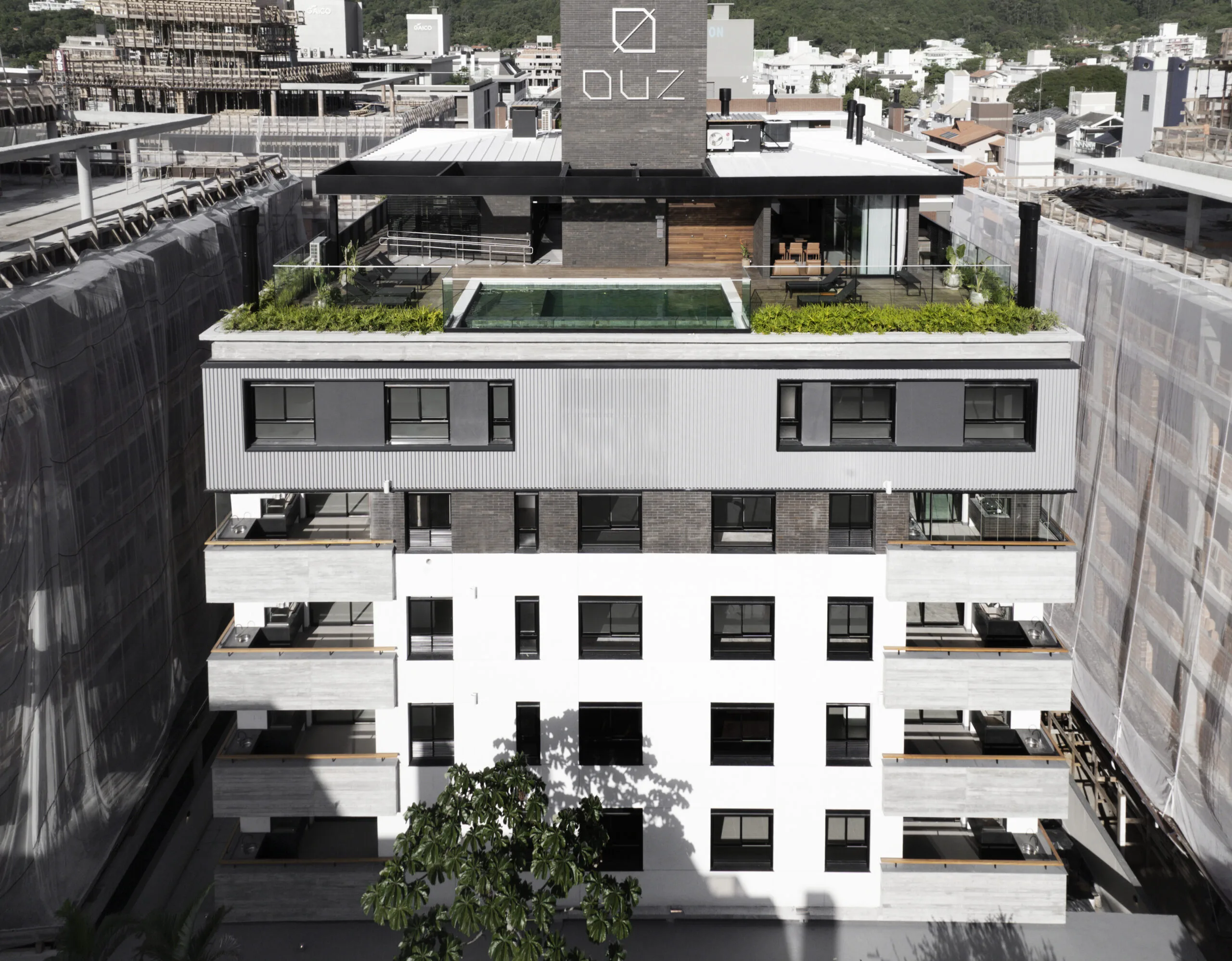 SOHO Jurerê: Luxury Apartment with Rooftop Terrace in Florianópolis