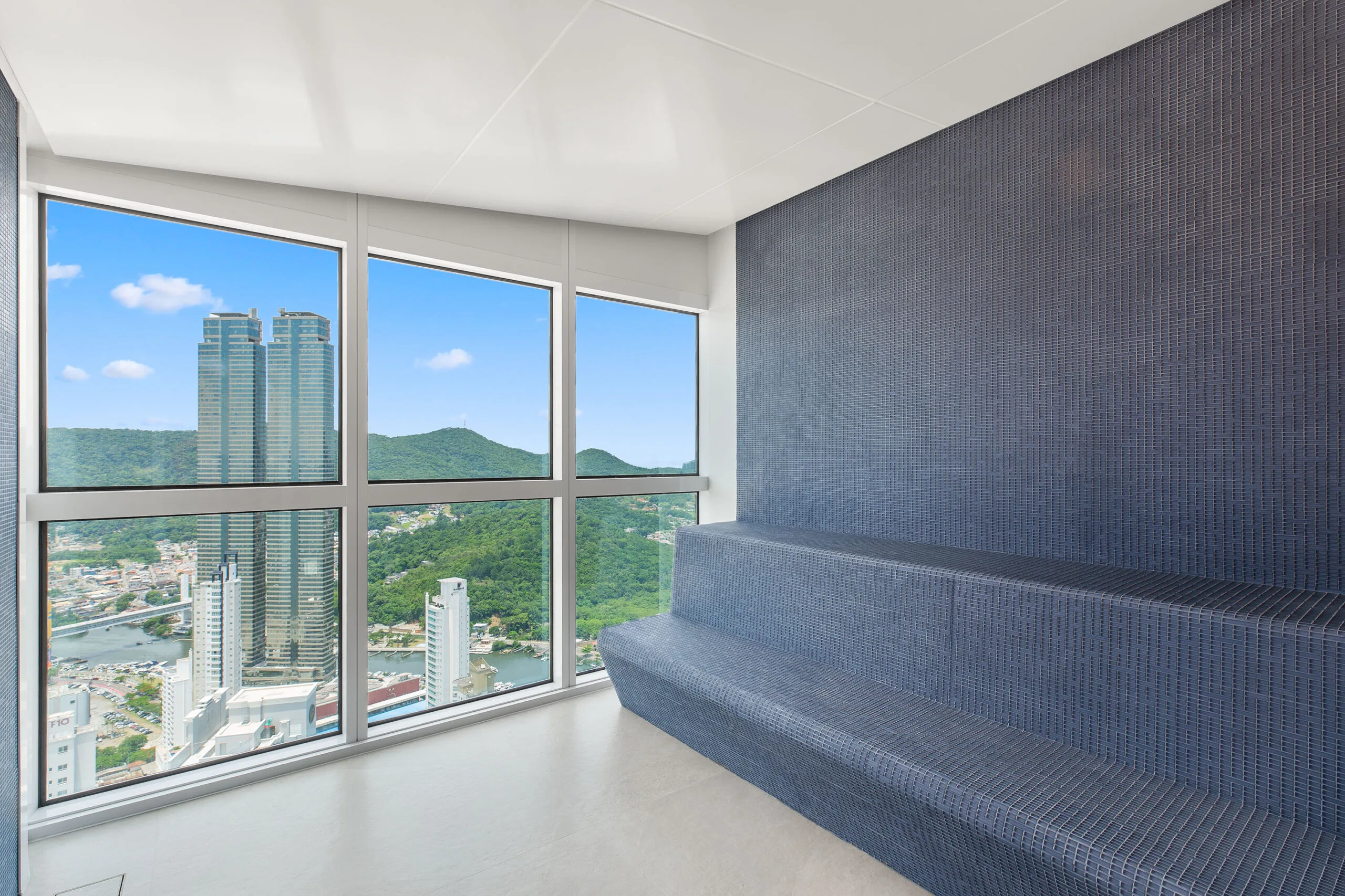 One Tower: Ultra-Luxury Apartment in Barra Sul