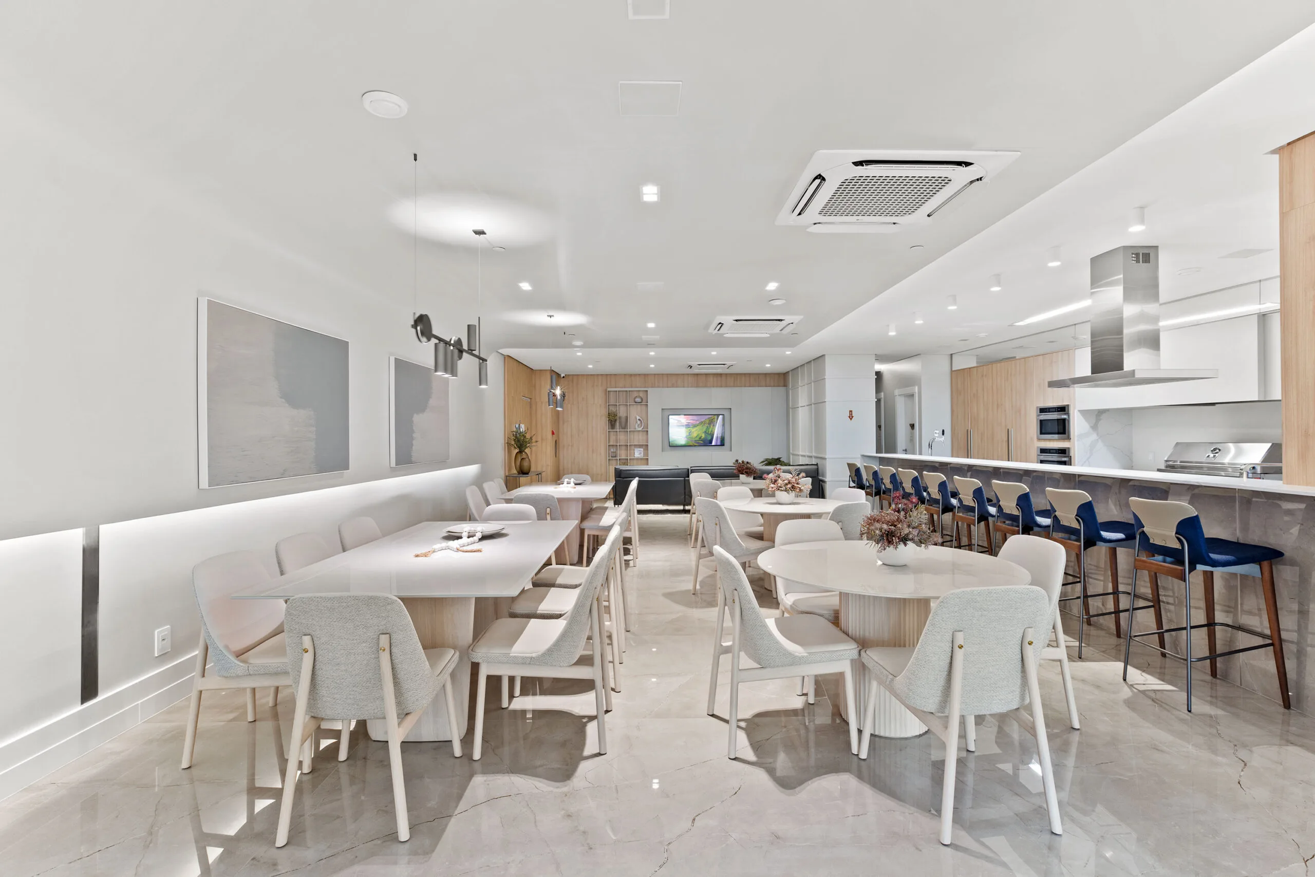 One Tower: Ultra-Luxury Apartment in Barra Sul