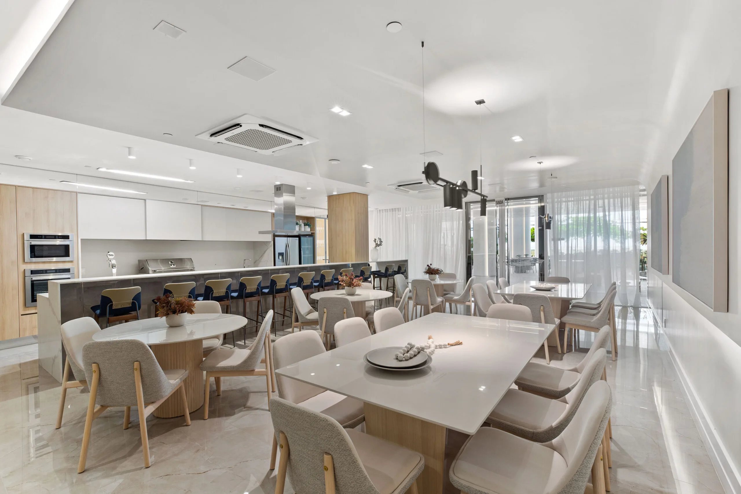 One Tower: Ultra-Luxury Apartment in Barra Sul