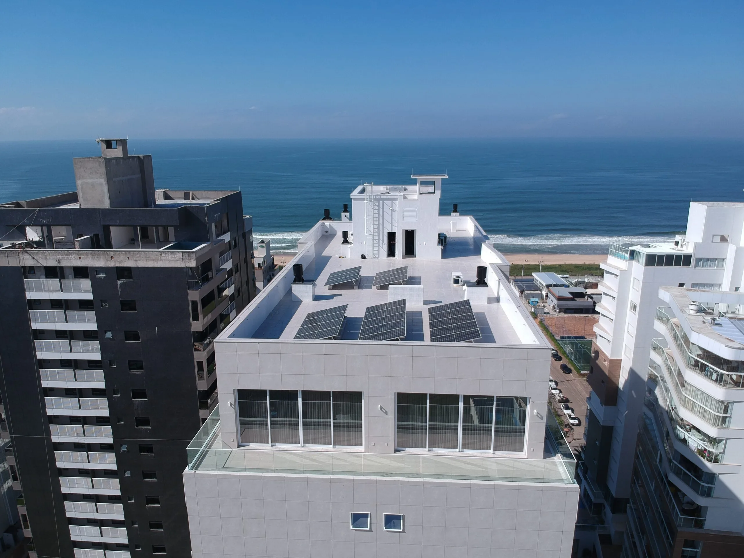 Le Blanc Residence: Luxury Villa with Infinity Pool in Praia Brava