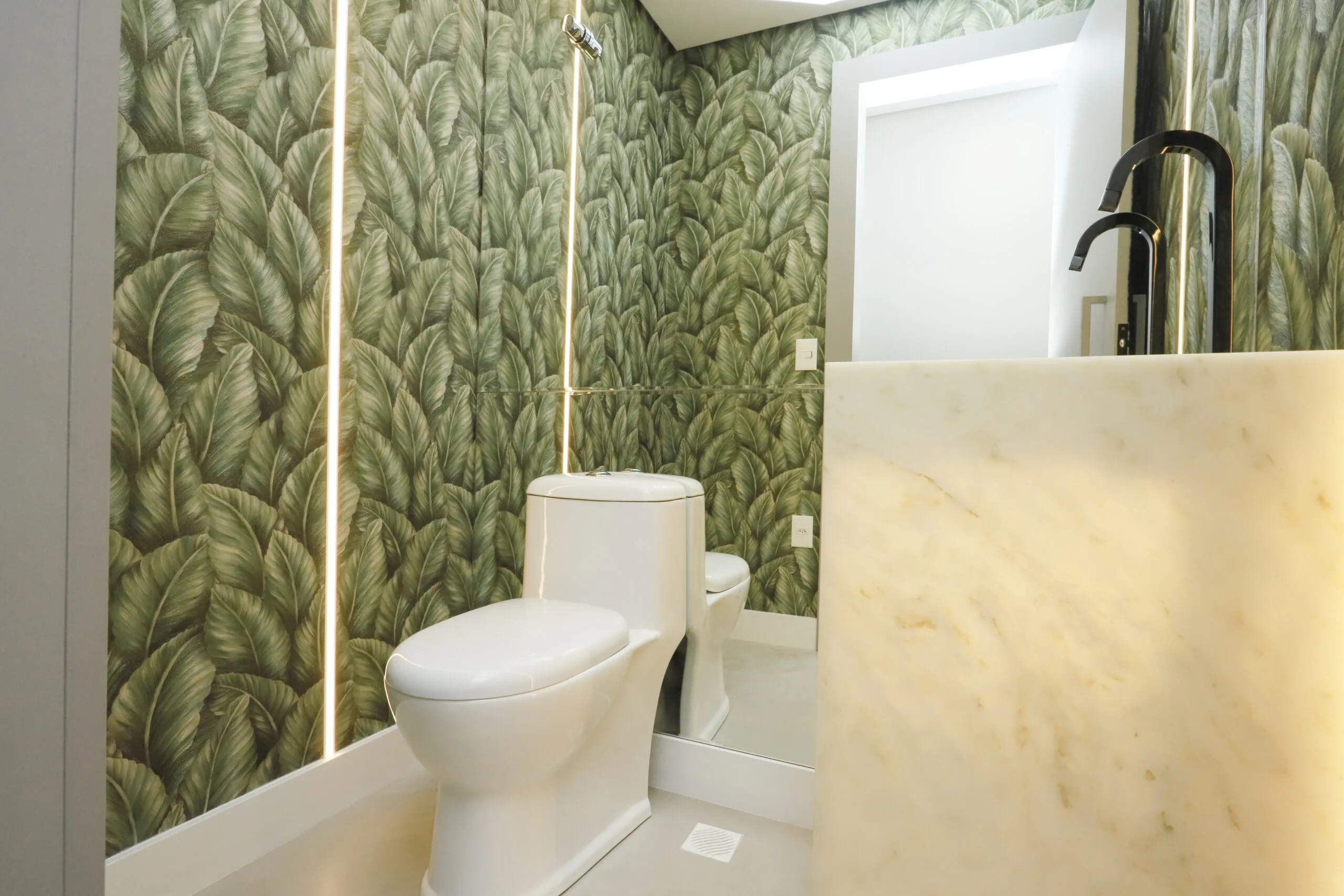 Le Blanc Residence: Luxury Apartment with Spa & Infinity Pool in Praia Brava