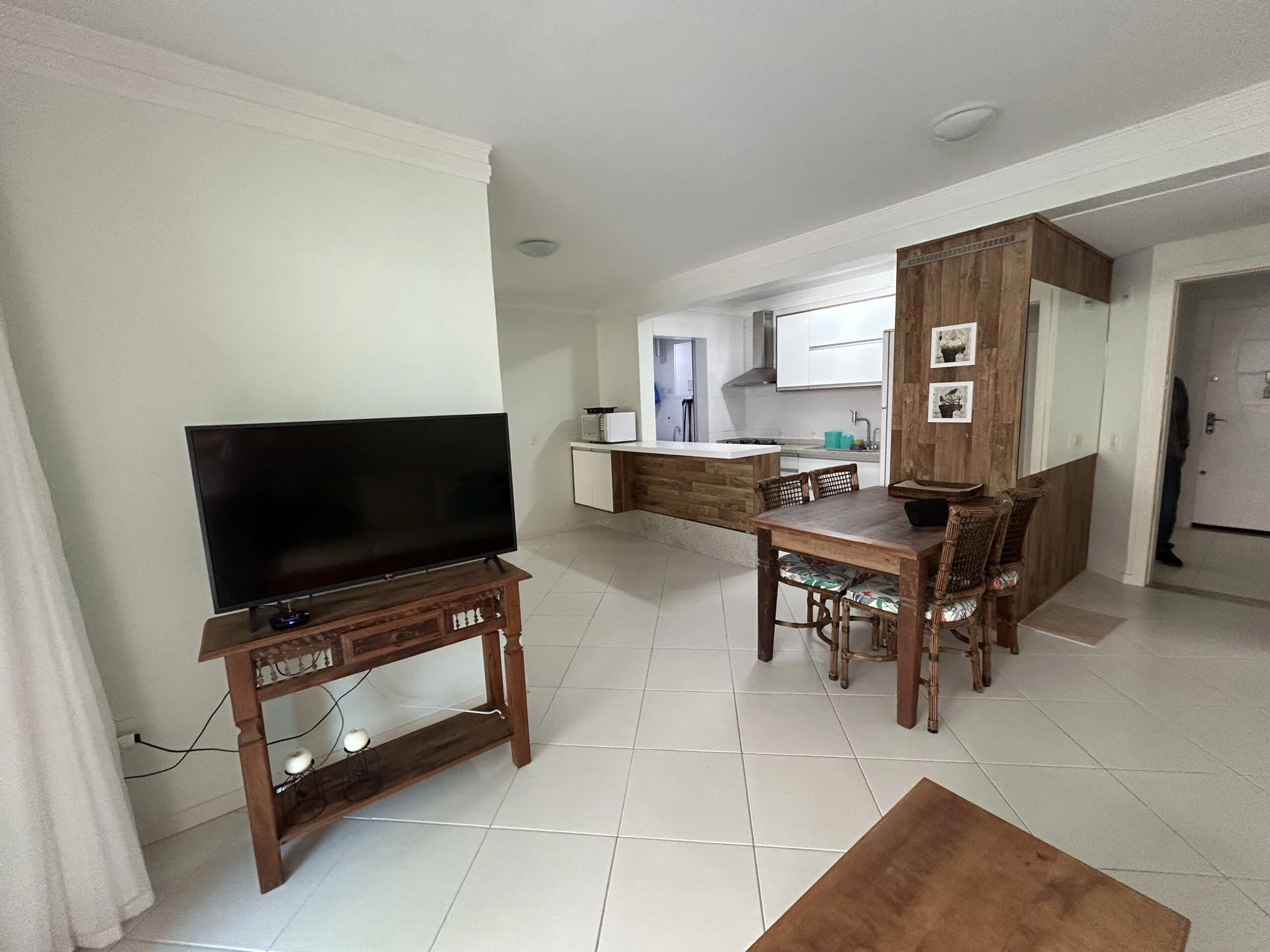 Costa Leste: Premium Residence in Florianópolis