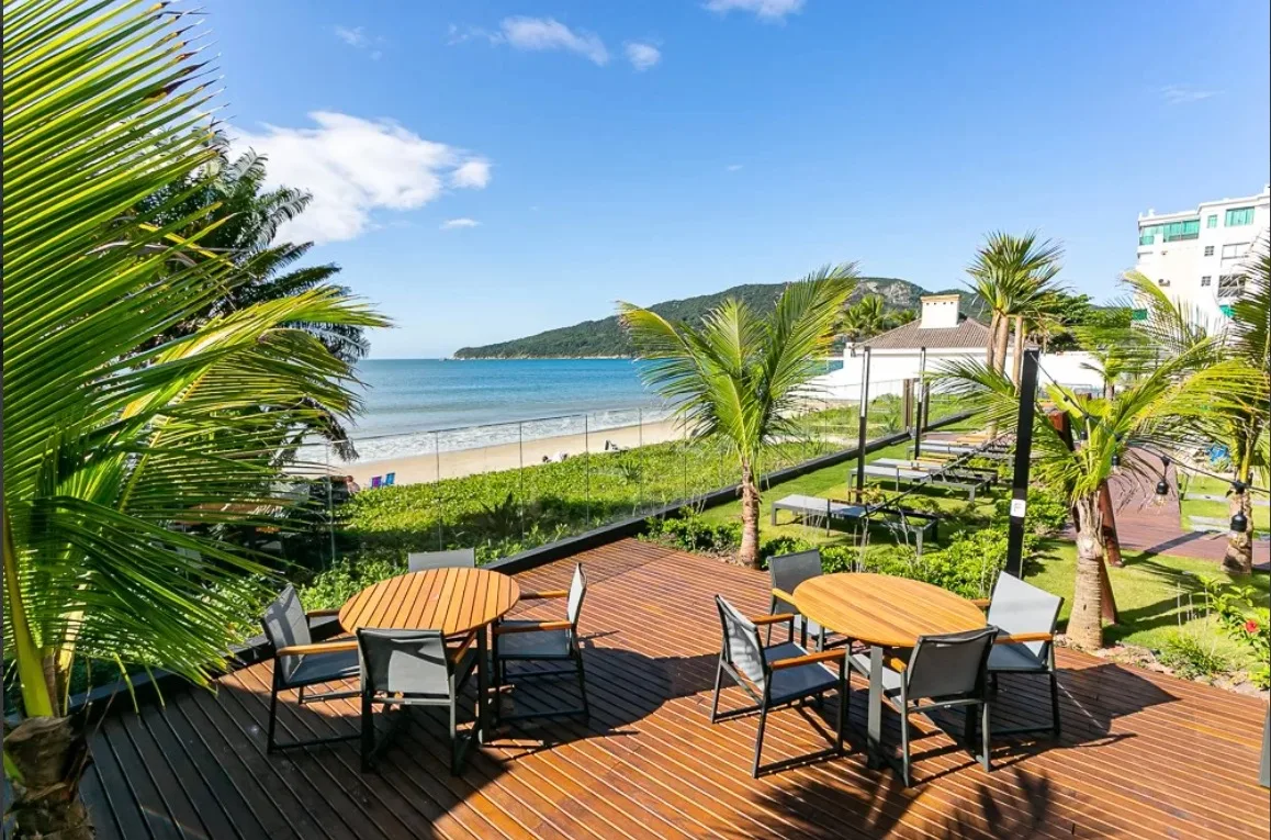 Belvedere Beach Garden: Luxury Penthouse with Ocean Views in Florianópolis