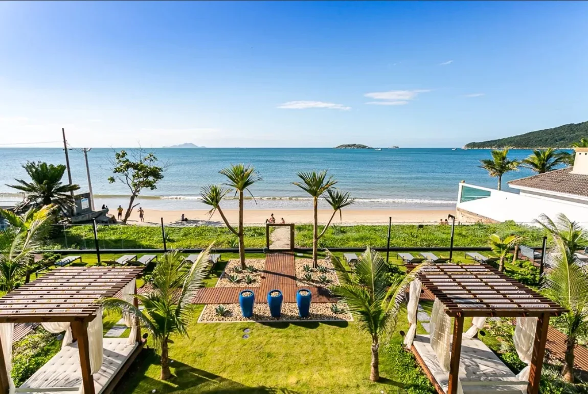 Belvedere Beach Garden: Luxury Penthouse with Ocean Views in Florianópolis