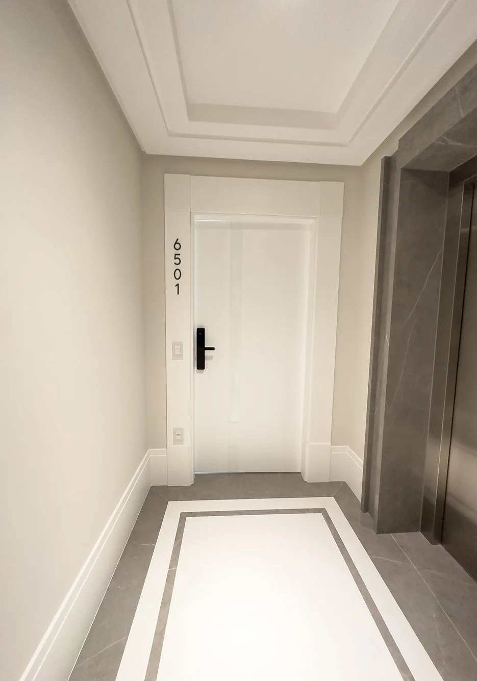 One Tower: Ultra-Luxury Apartment in Barra Sul