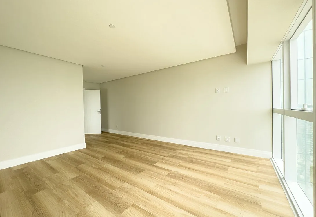 One Tower: Ultra-Luxury Apartment in Barra Sul