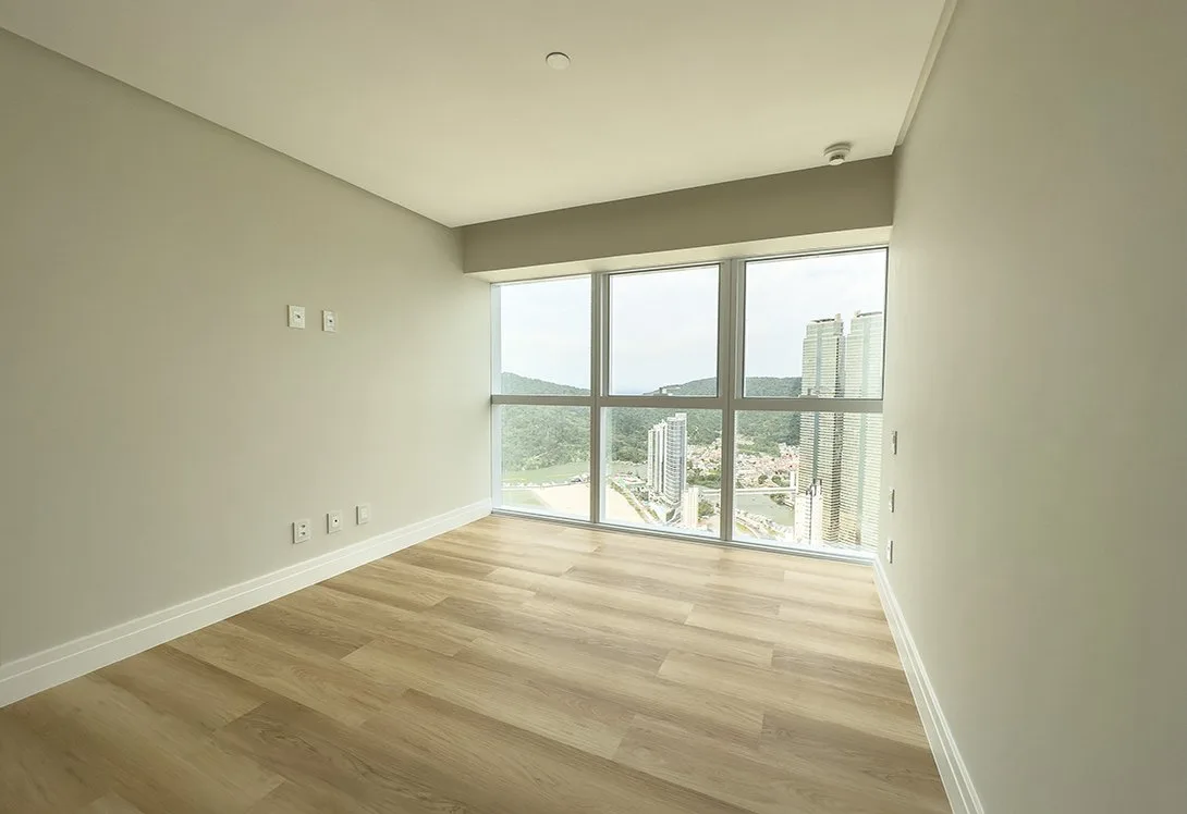 One Tower: Ultra-Luxury Apartment in Barra Sul