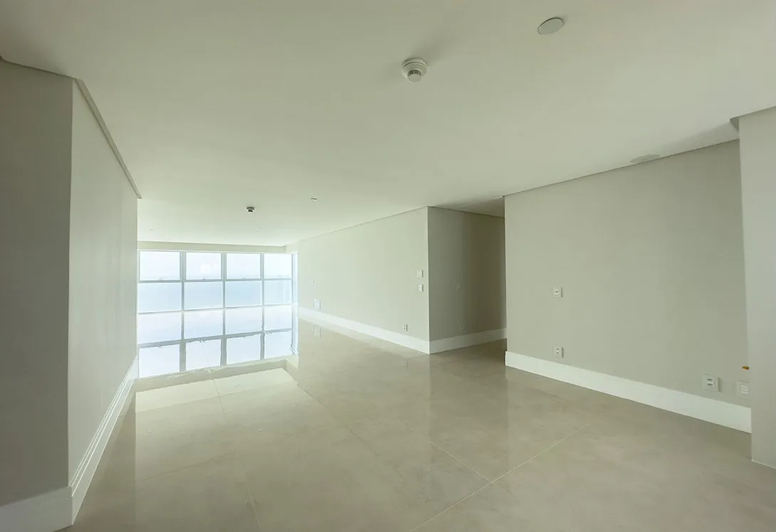 One Tower: Ultra-Luxury Apartment in Barra Sul