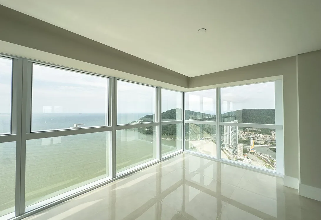 One Tower: Ultra-Luxury Apartment in Barra Sul