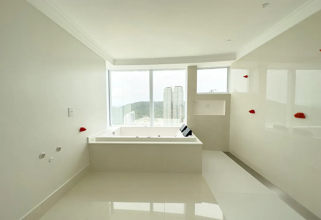 One Tower: Ultra-Luxury Apartment in Barra Sul