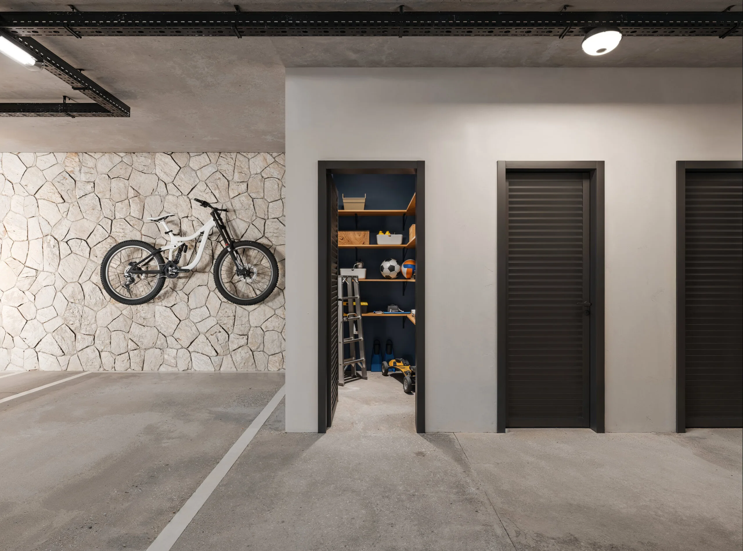 Maui Development: Luxury Apartment with Rooftop Amenities in Praia Mole