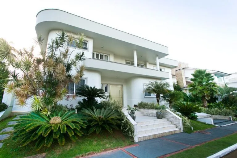 Jurerê Internacional: Ultra-Luxury Residence with Private Pool in Florianópolis — Jurerê Internacional, Florianópolis