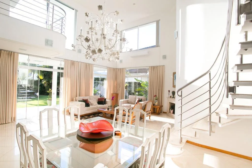 Jurerê Internacional: Ultra-Luxury Residence with Private Pool in Florianópolis