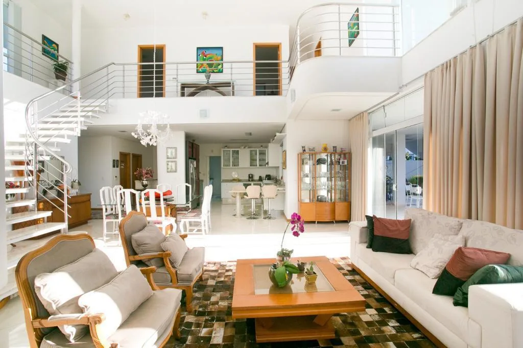 Jurerê Internacional: Ultra-Luxury Residence with Private Pool in Florianópolis